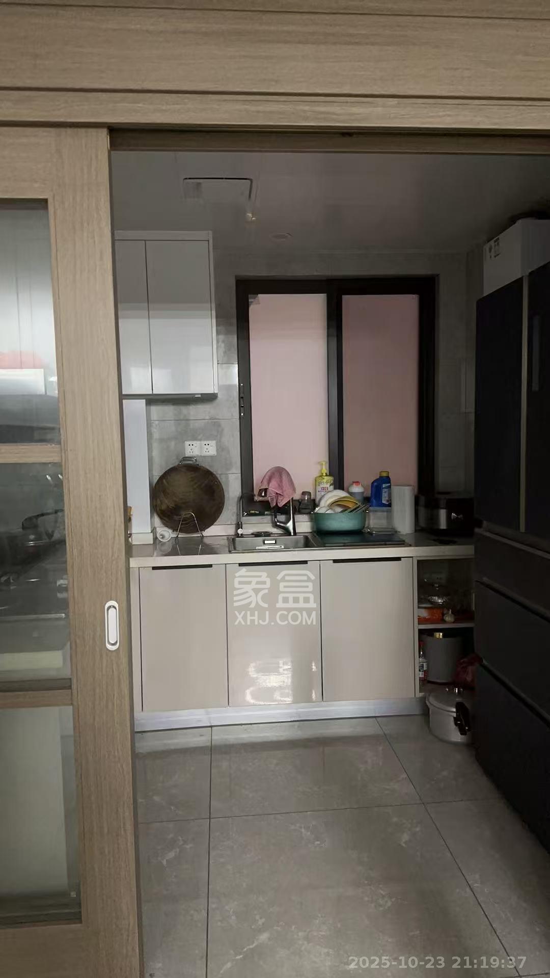 龙湖铂金中心(龙湖春江郦城) 3室1厅2卫 6200.0元/月 龙湖铂金中心(龙湖春江郦城) 3室1厅2卫 6200.0元/月室内图