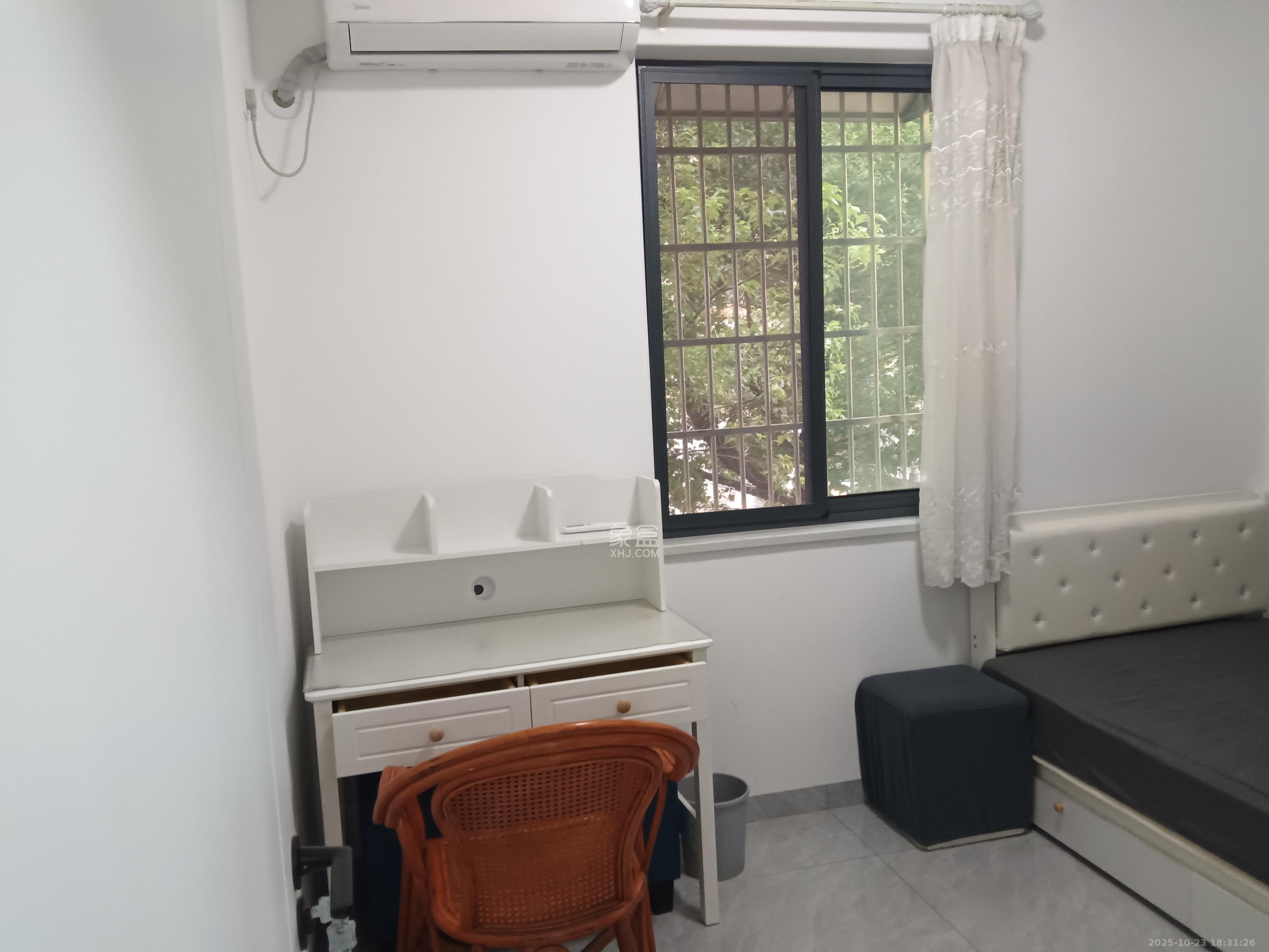 曾家湾小区  2室1厅1卫    1600.0元/月 曾家湾小区  2室1厅1卫    1600.0元/月室内图