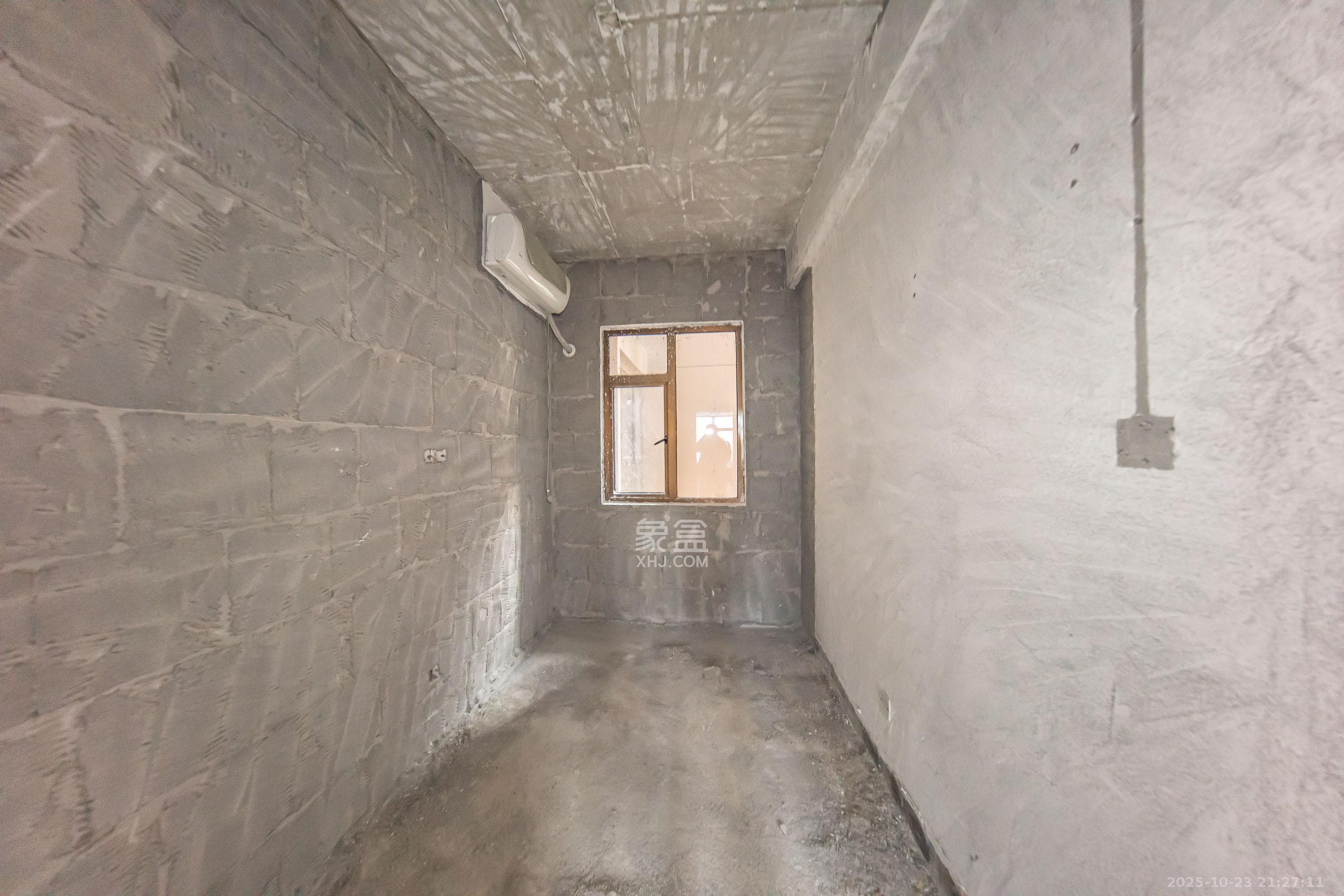 江山帝景哈佛  5室2厅2卫    103.8万卧室