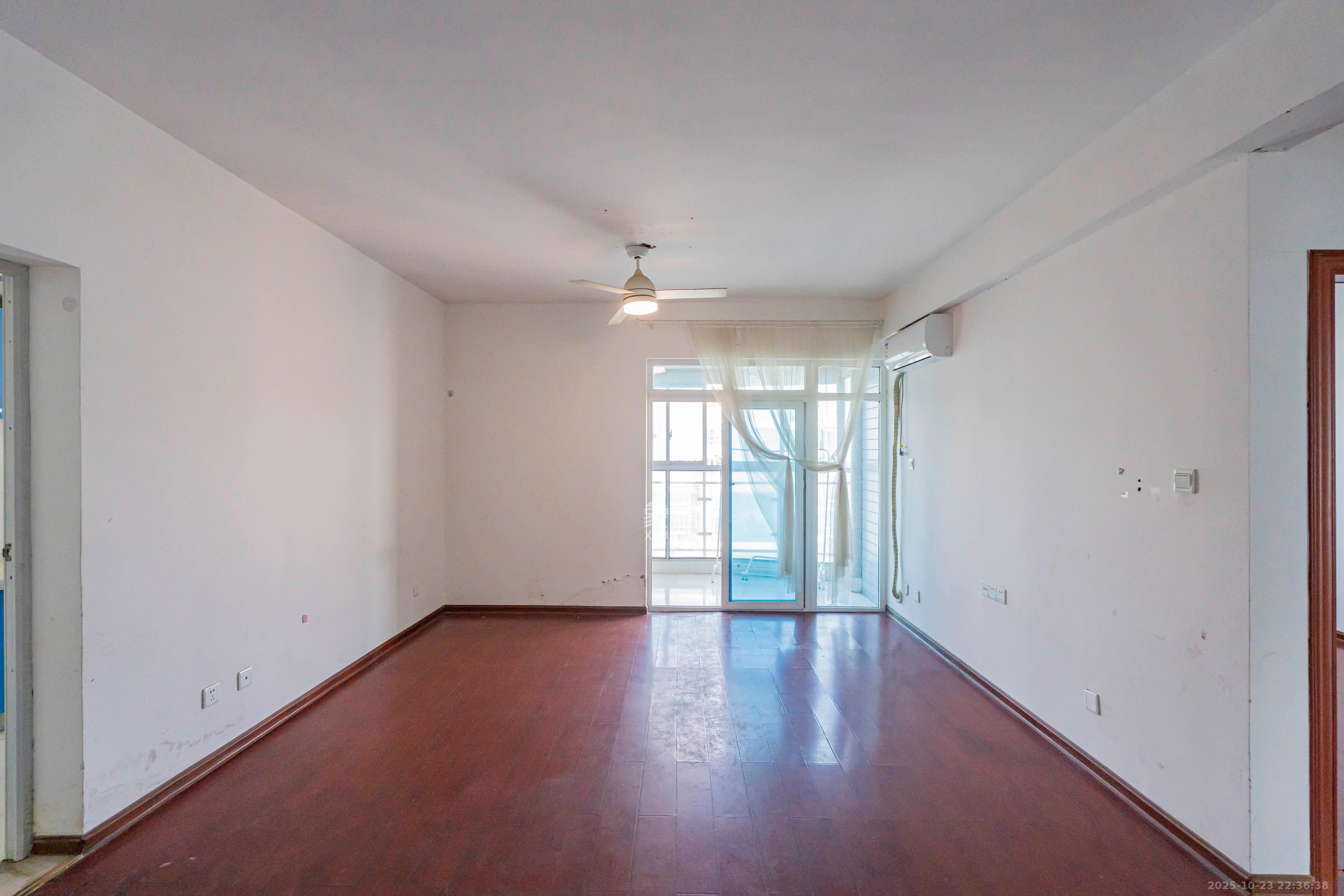 凯乐国际城  2室2厅1卫    85.0万 凯乐国际城  2室2厅1卫    85.0万客厅