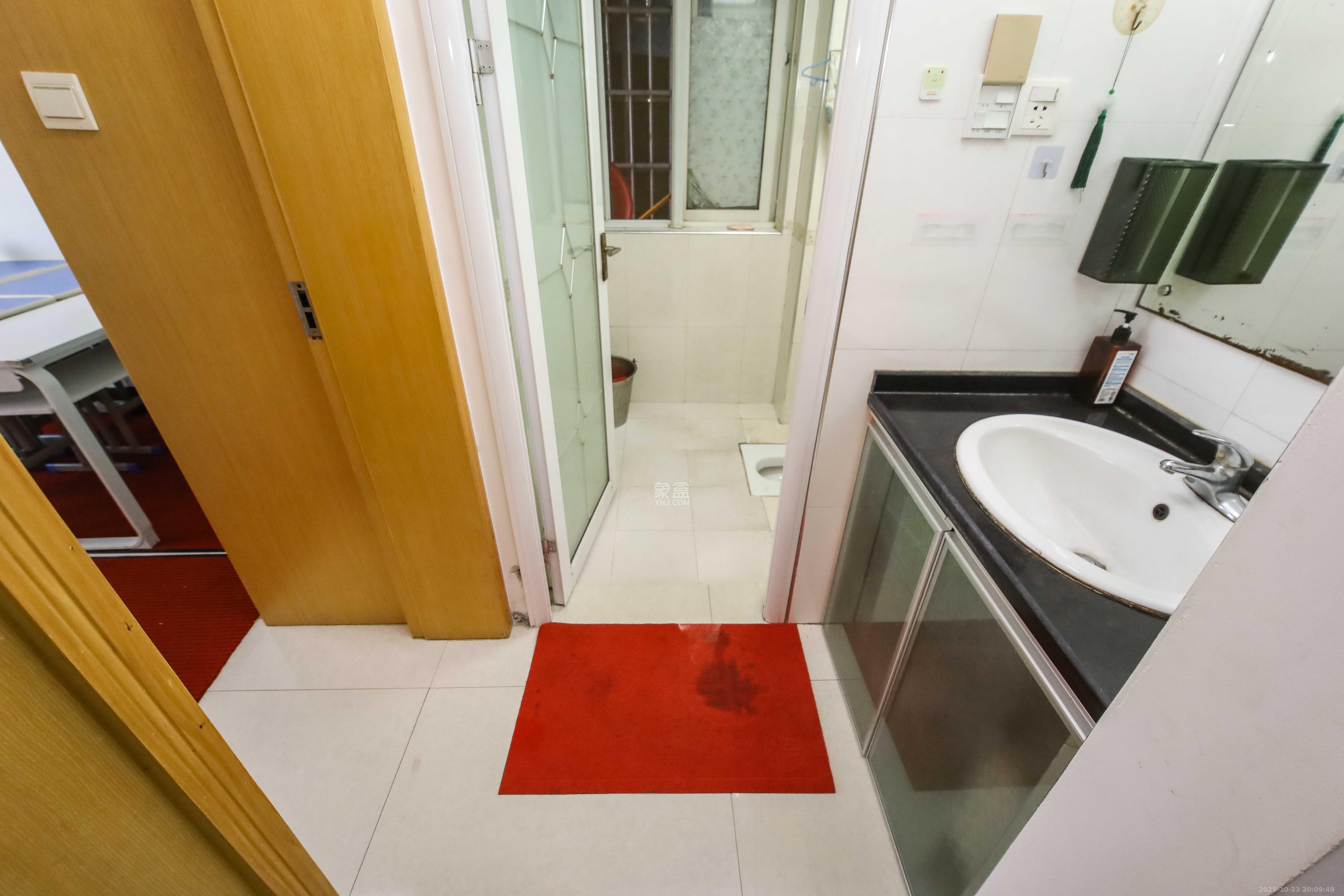 山水华景 2室2厅1卫 48.0万 山水华景 2室2厅1卫 48.0万卫生间