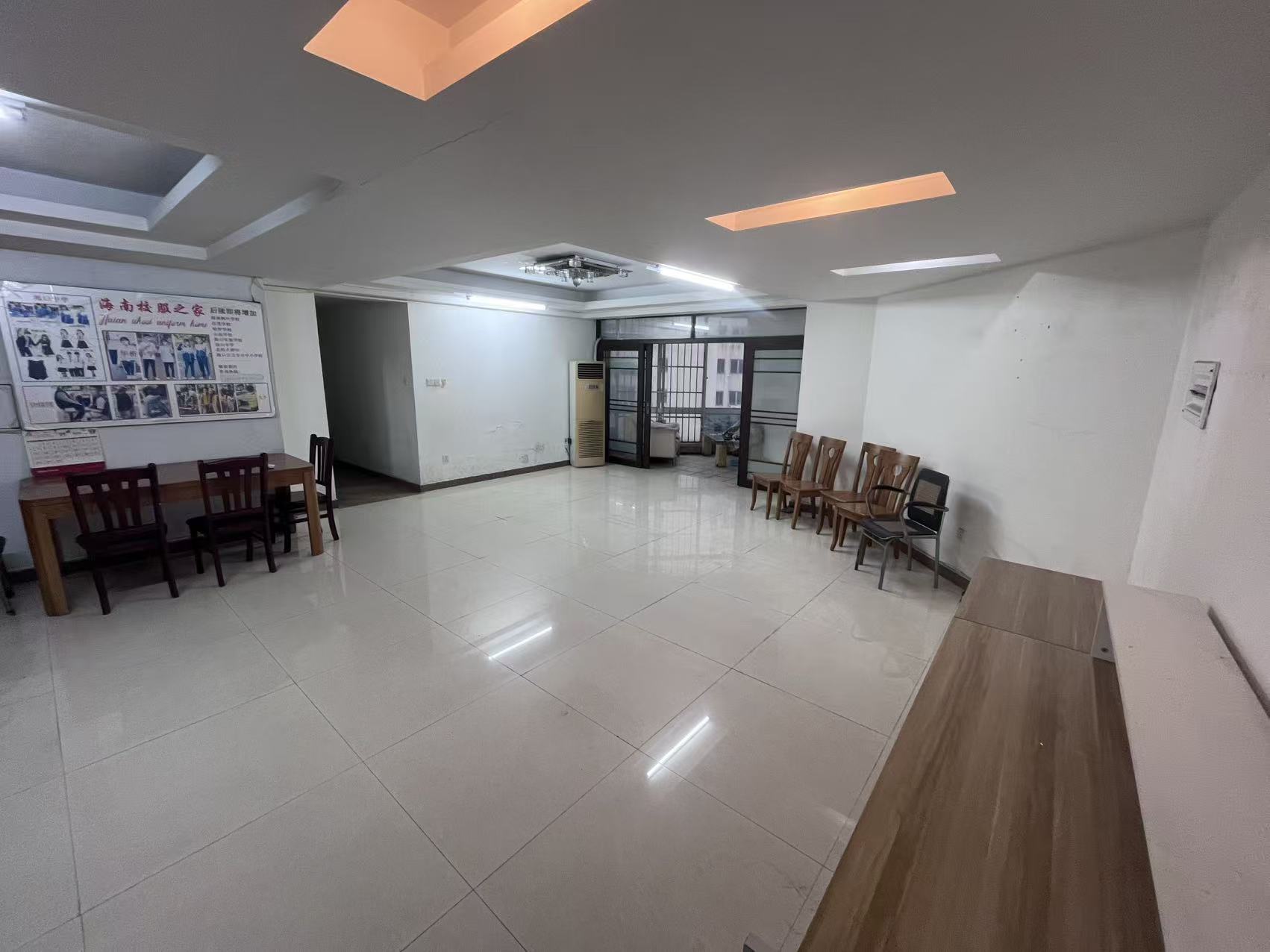 世贸中心  1室0厅0卫    3500.0元/月 世贸中心  1室0厅0卫    3500.0元/月室内图