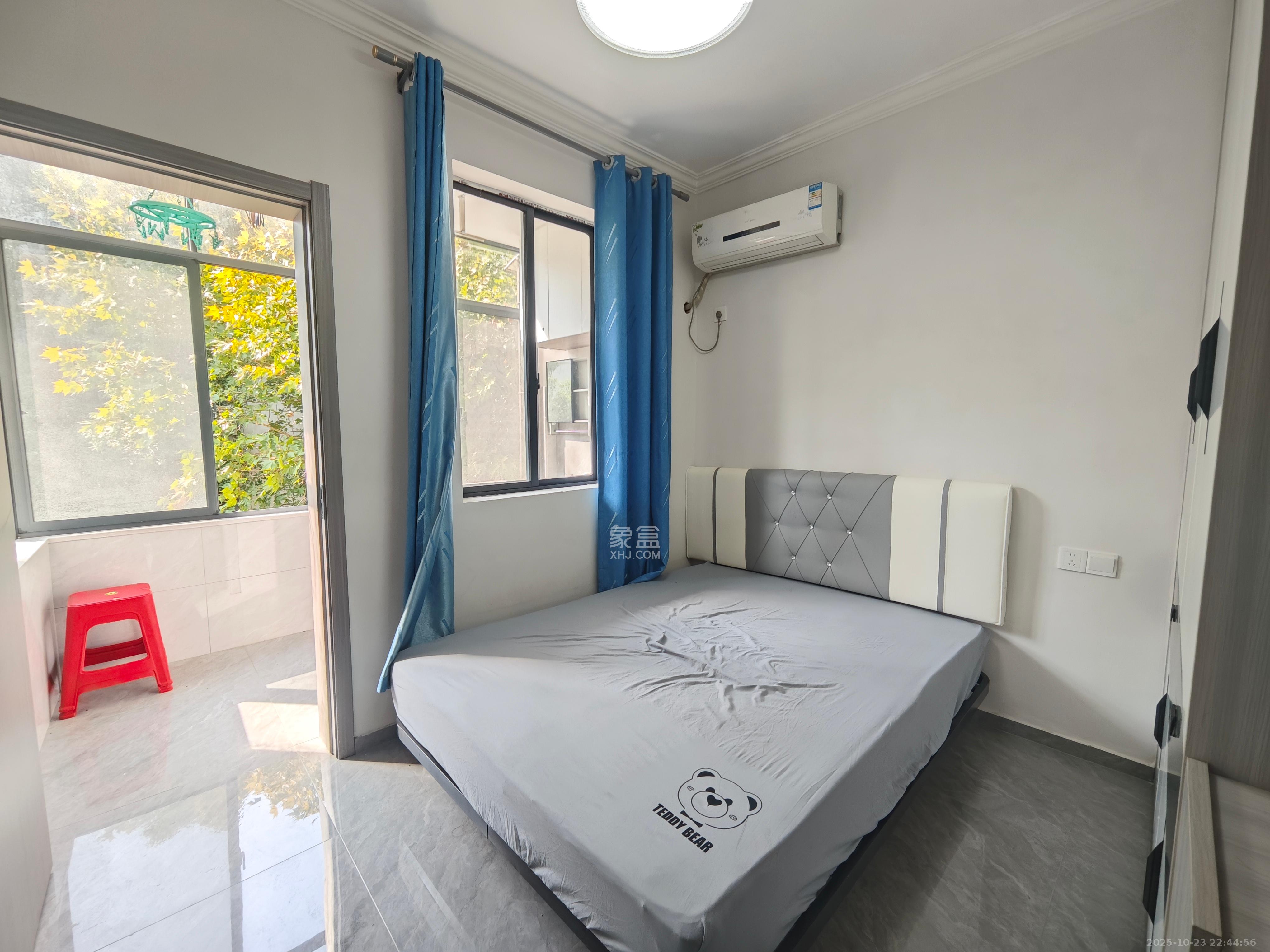 五一钻界  1室1厅1卫    2500.0元/月室内图1