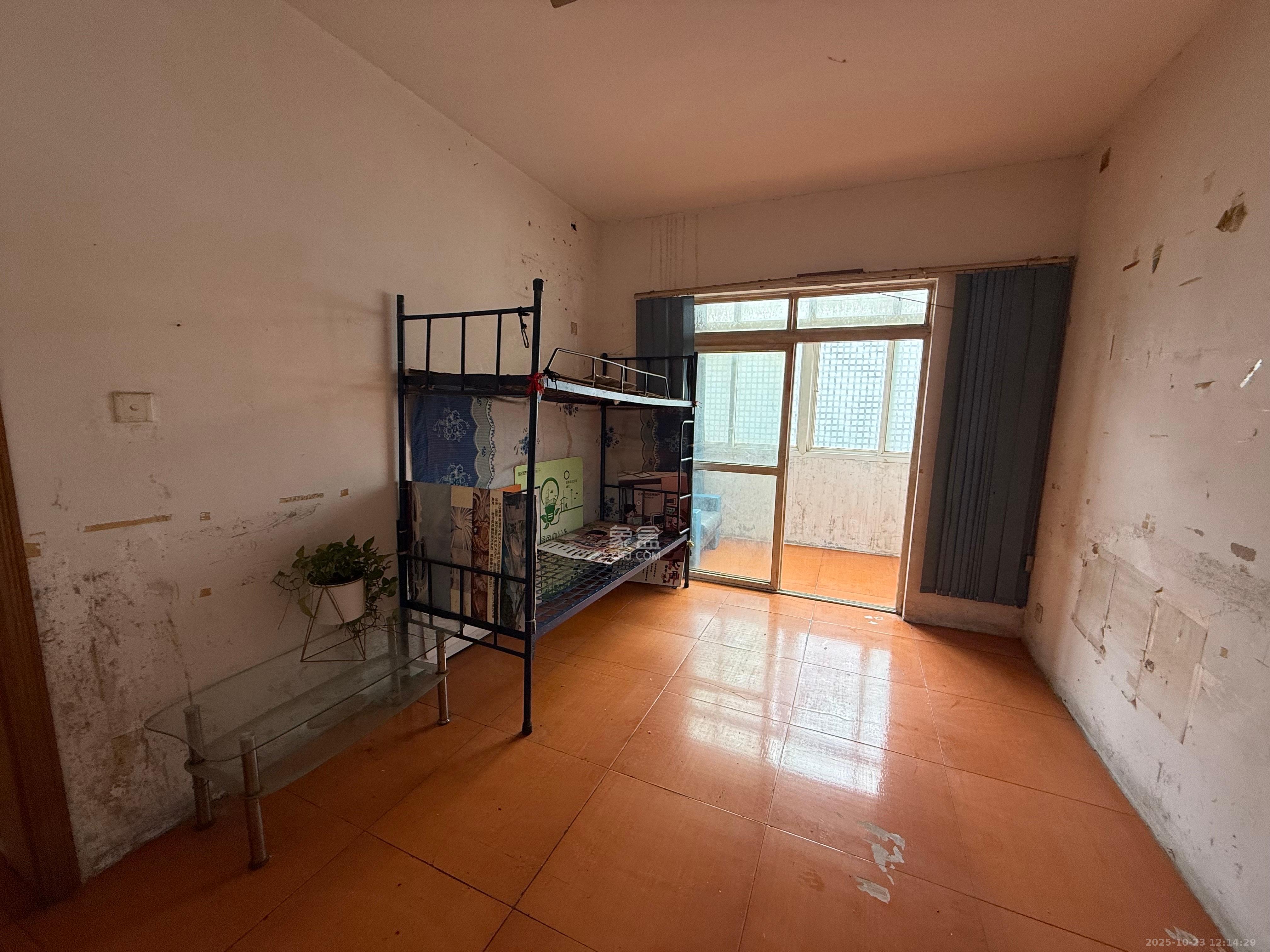 红星农博住宅小区（佳英农博小区）  3室2厅2卫    1600.0元/月室内图