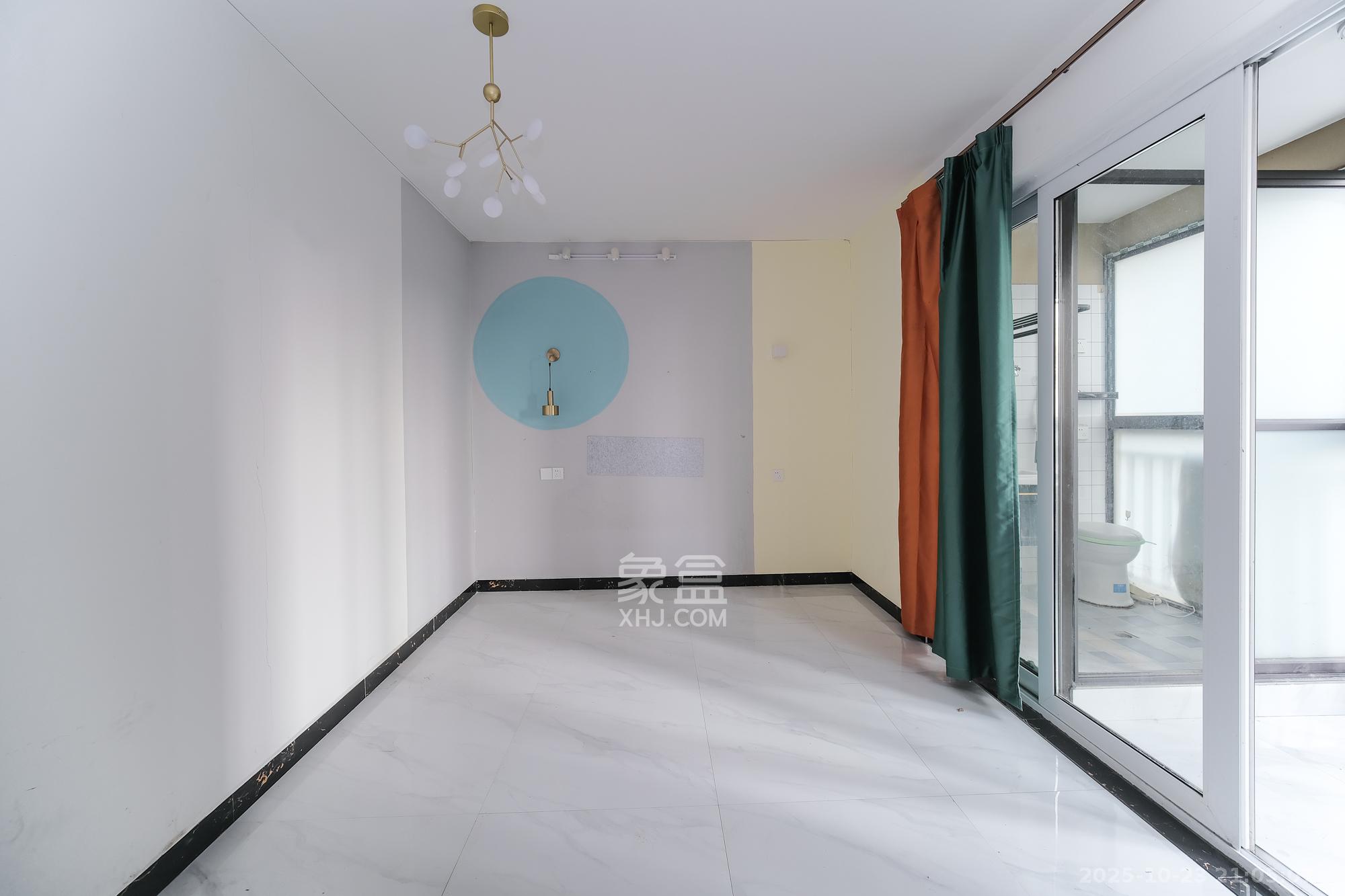 保利香槟国际  4室2厅2卫    108.0万 保利香槟国际  4室2厅2卫    108.0万客厅