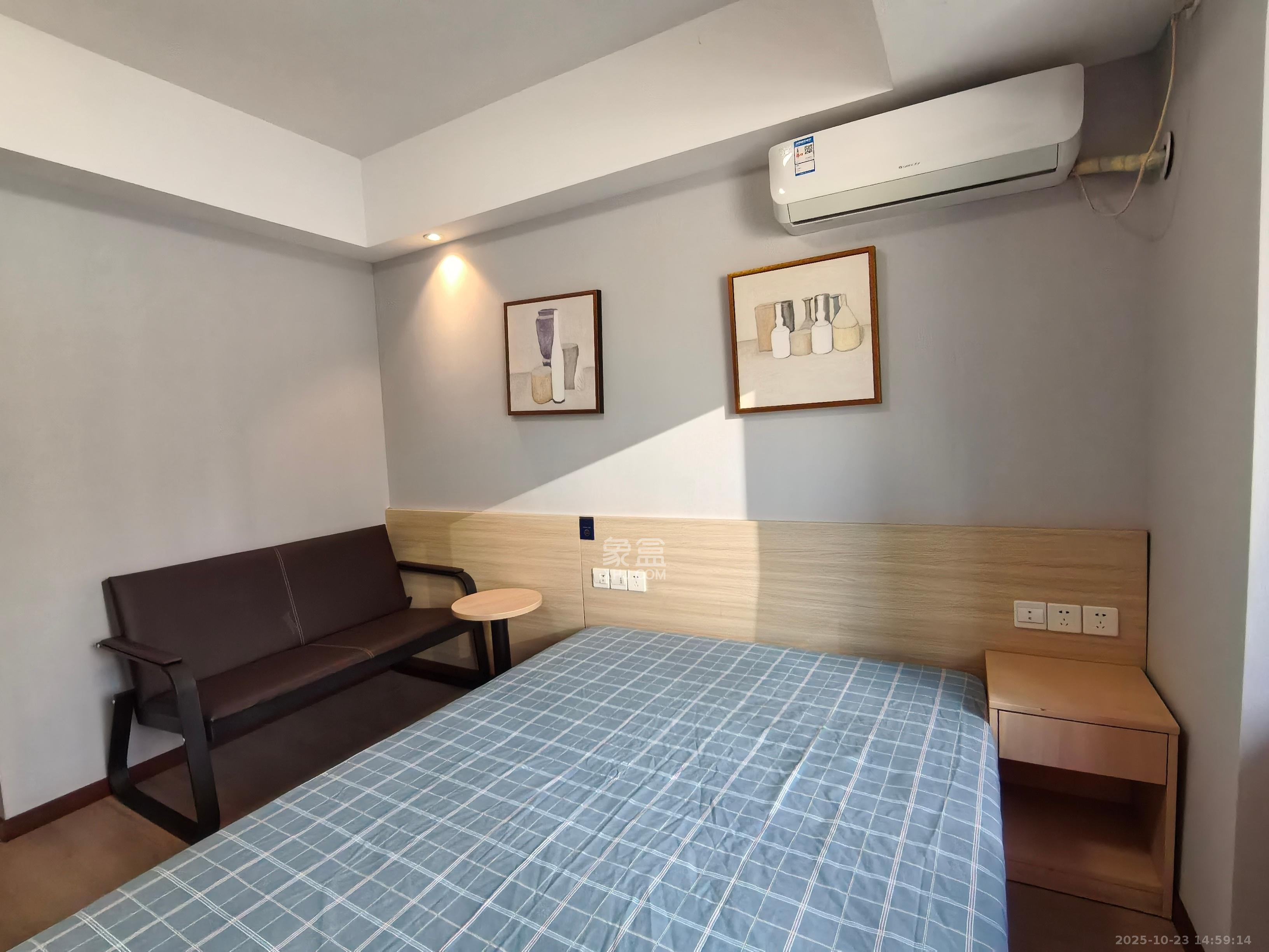 协信星澜汇  1室0厅0卫    1500.0元/月