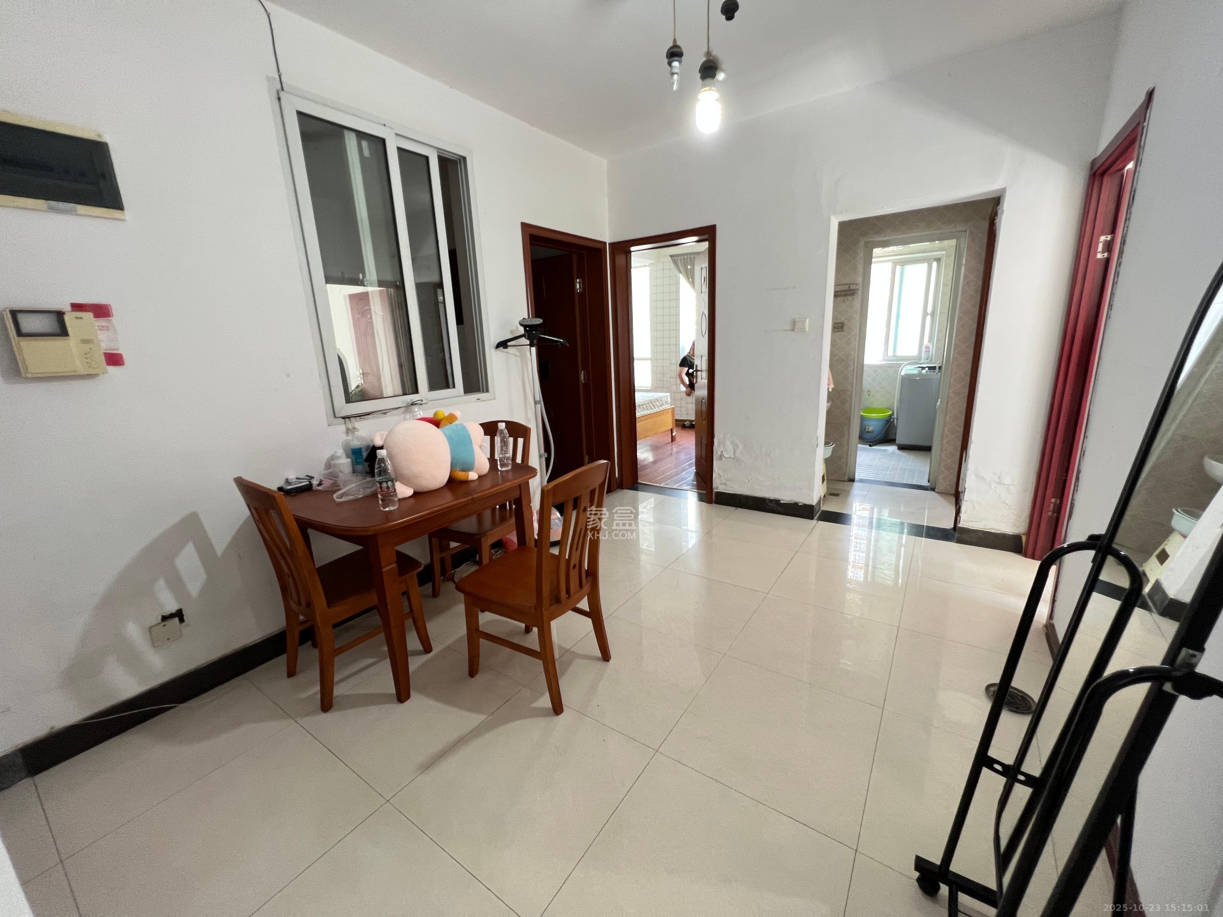 汇都公寓  4室1厅1卫    2400.0元/月室内图