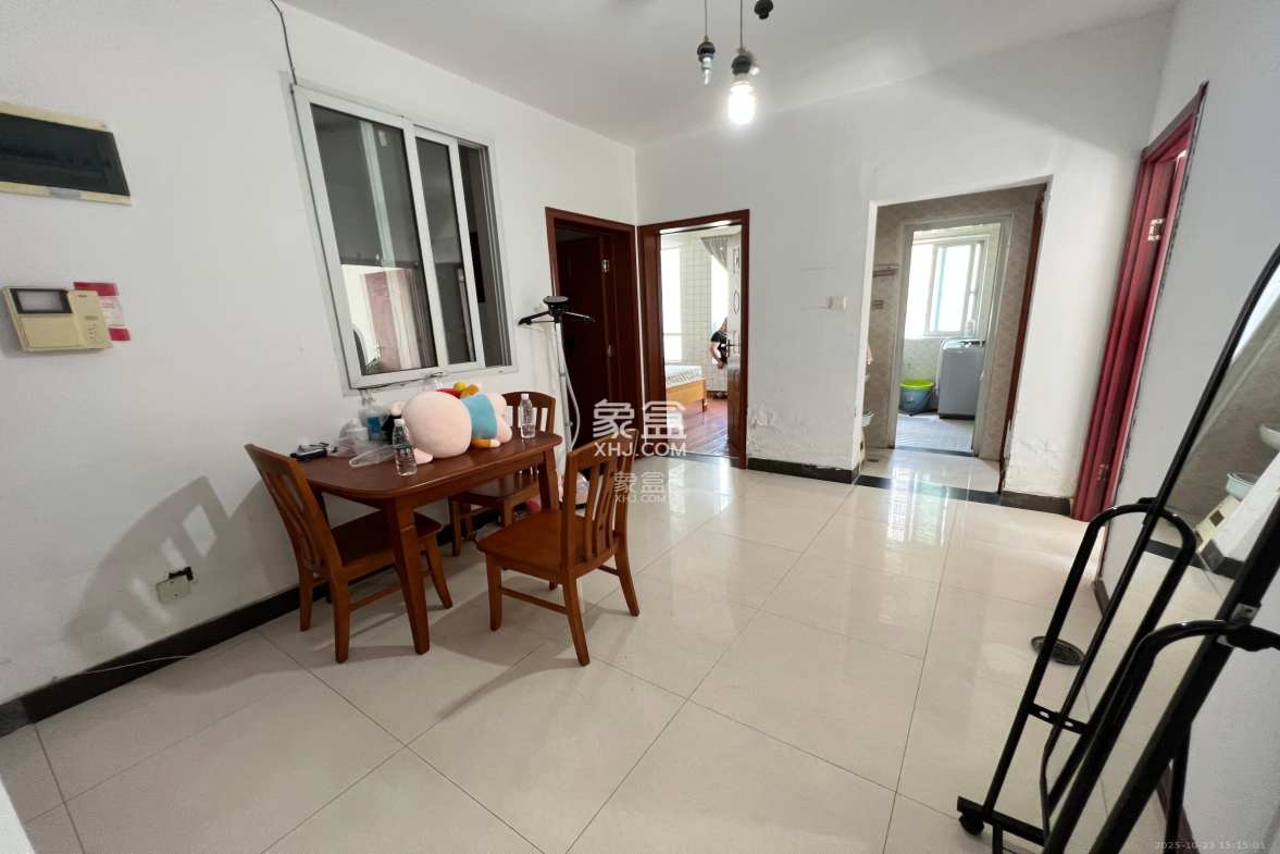 汇都公寓  4室1厅1卫    2400.0元/月 汇都公寓  4室1厅1卫    2400.0元/月室内图