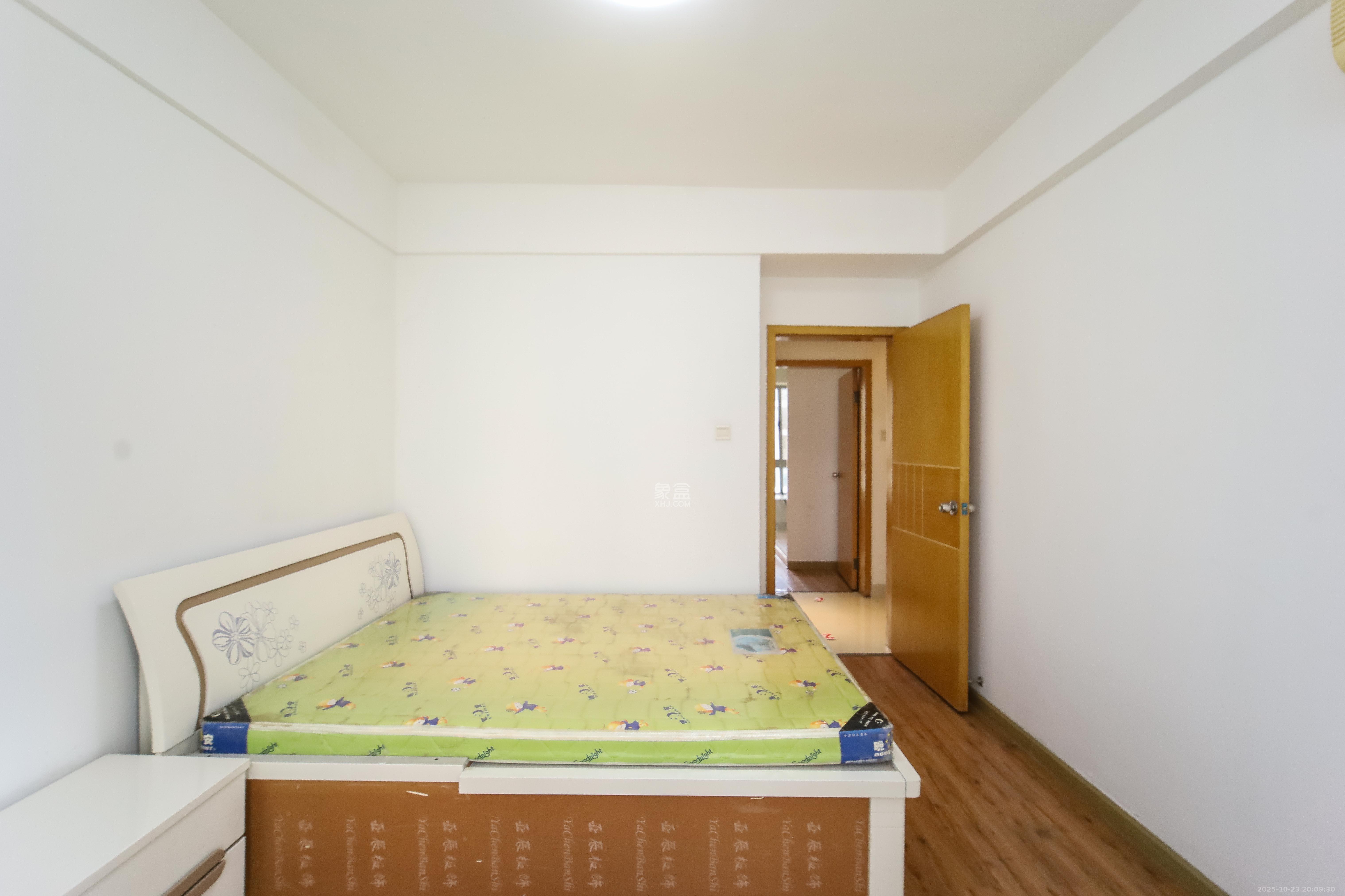 浏阳河畔家园  3室2厅2卫    81.0万卧室