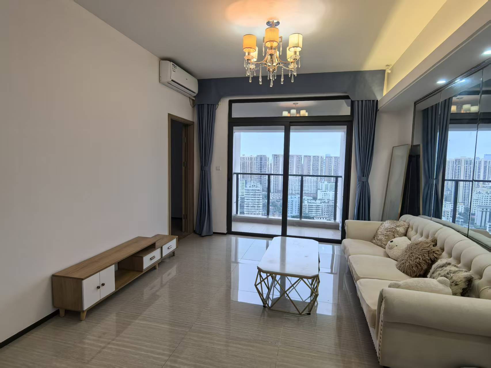 恒大外滩  2室2厅1卫    3300.0元/月 恒大外滩  2室2厅1卫    3300.0元/月室内图