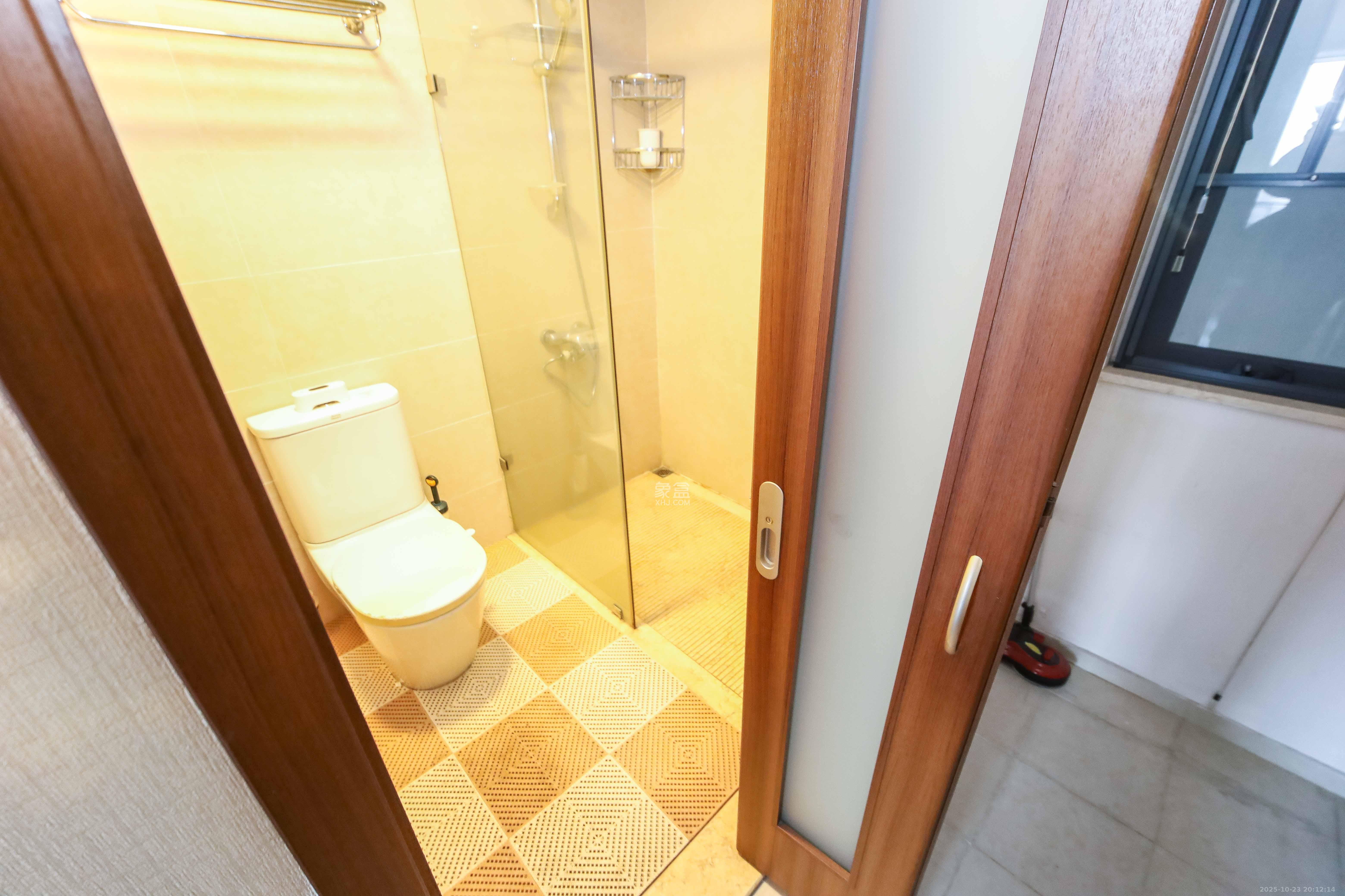 万科金域蓝湾  3室2厅2卫    130.0万卫生间