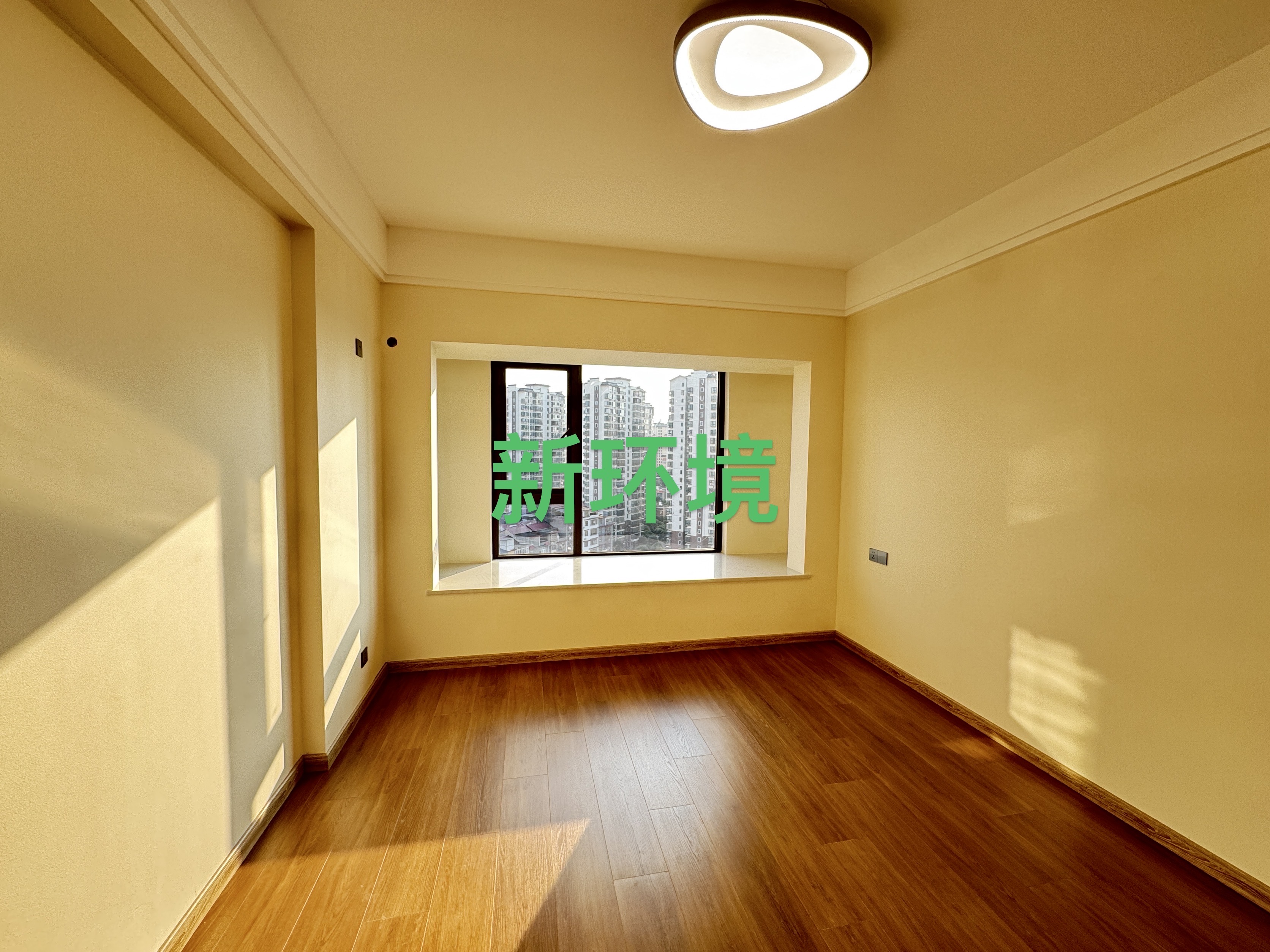 江与城  3室2厅2卫    110.8万客厅