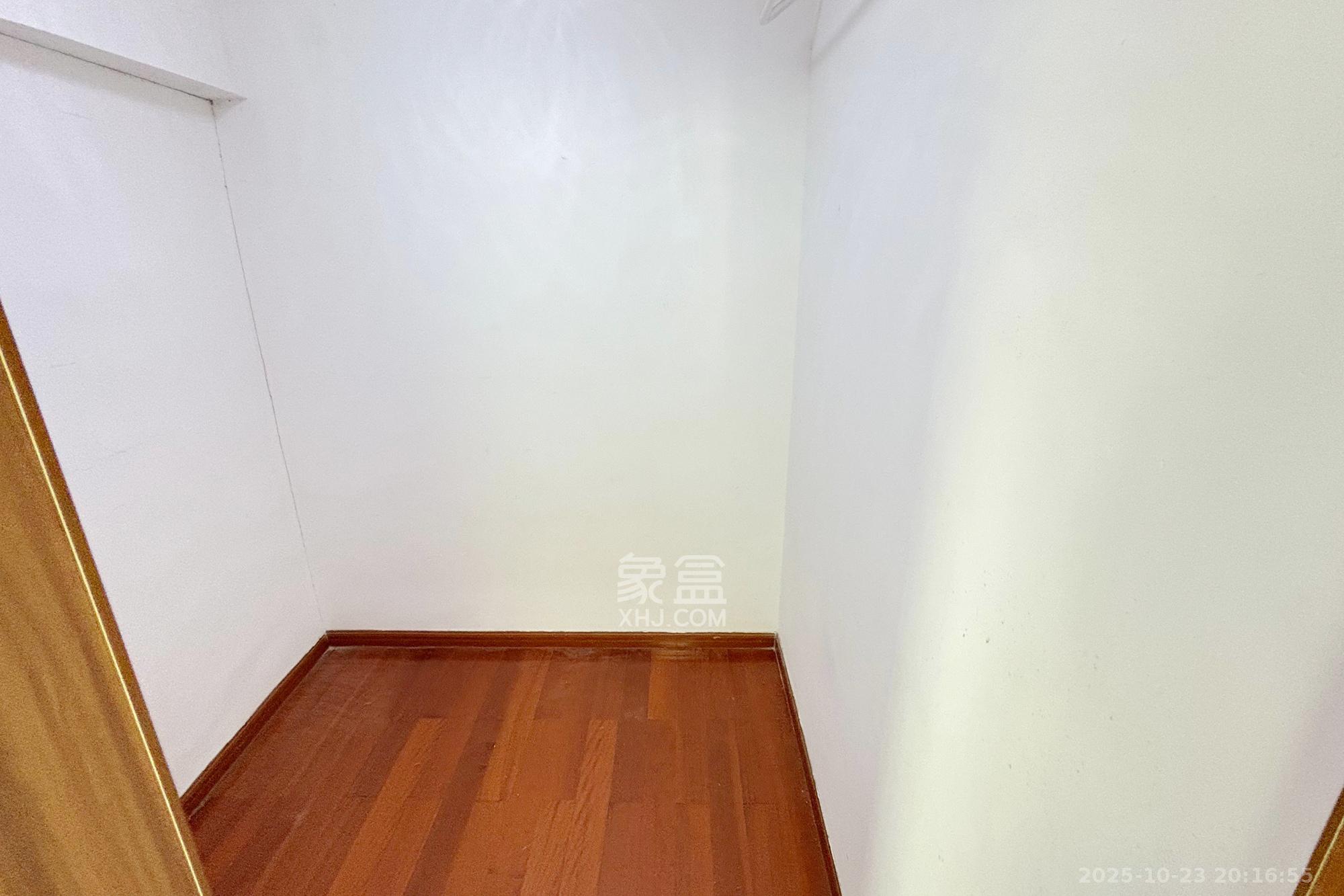 香格里嘉园  4室2厅2卫    88.0万其他