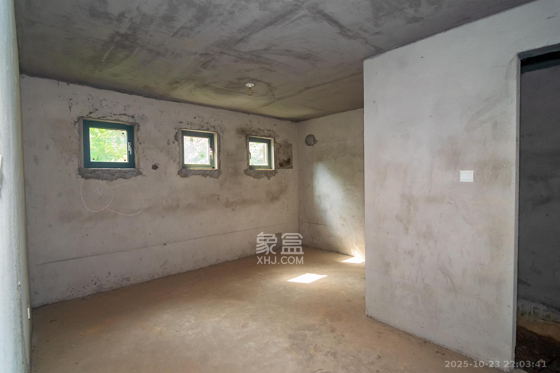 中粮北纬28°别墅  6室2厅4卫    528.0万卧室