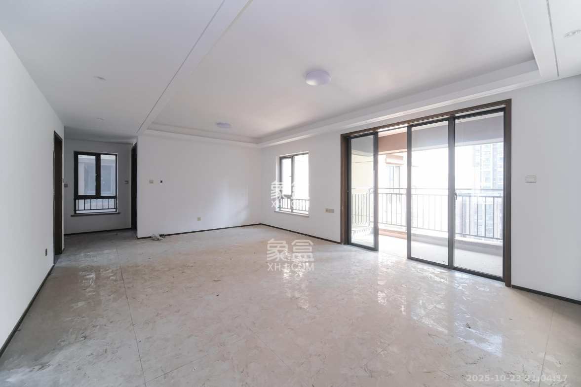 荣盛城 3室2厅2卫 84.8万 荣盛城 3室2厅2卫 84.8万客厅