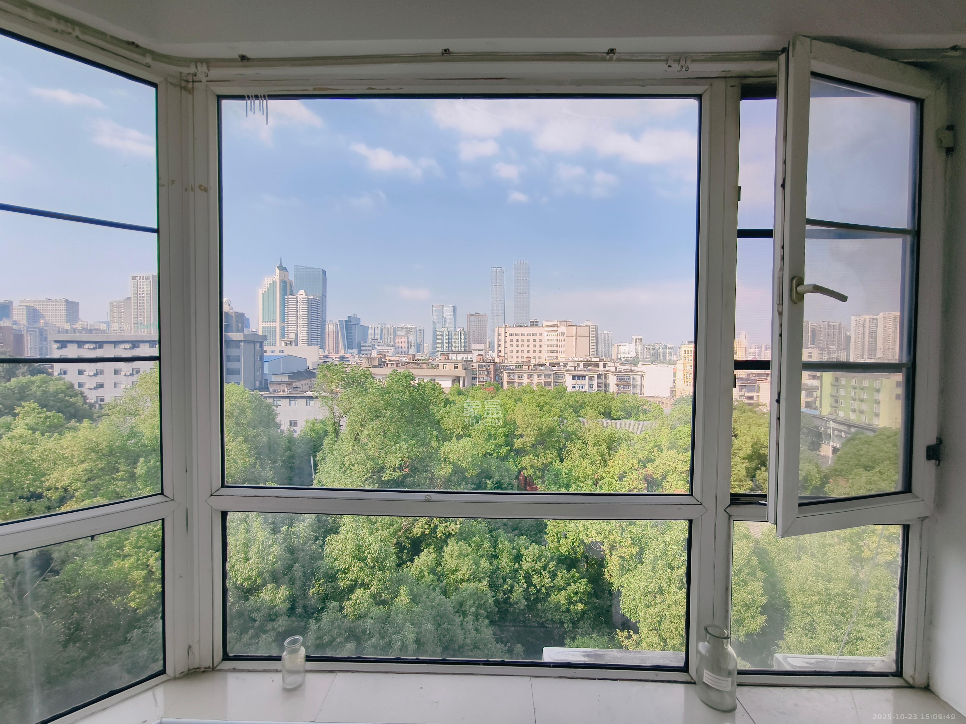 鸿铭中心  1室1厅1卫    1600.0元/月室内图