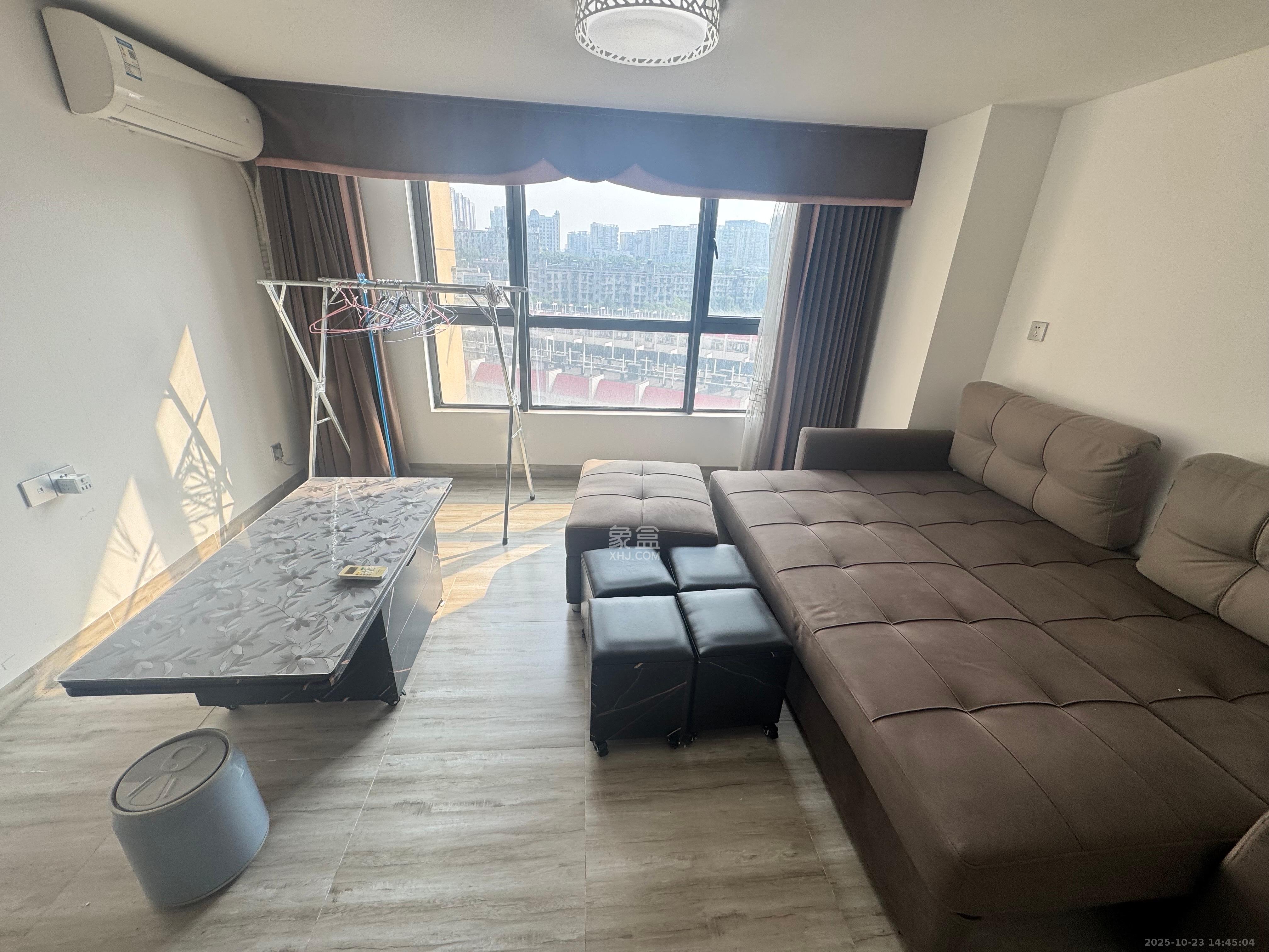 荣盛花语书苑  1室0厅0卫    2000.0元/月 荣盛花语书苑  1室0厅0卫    2000.0元/月室内图