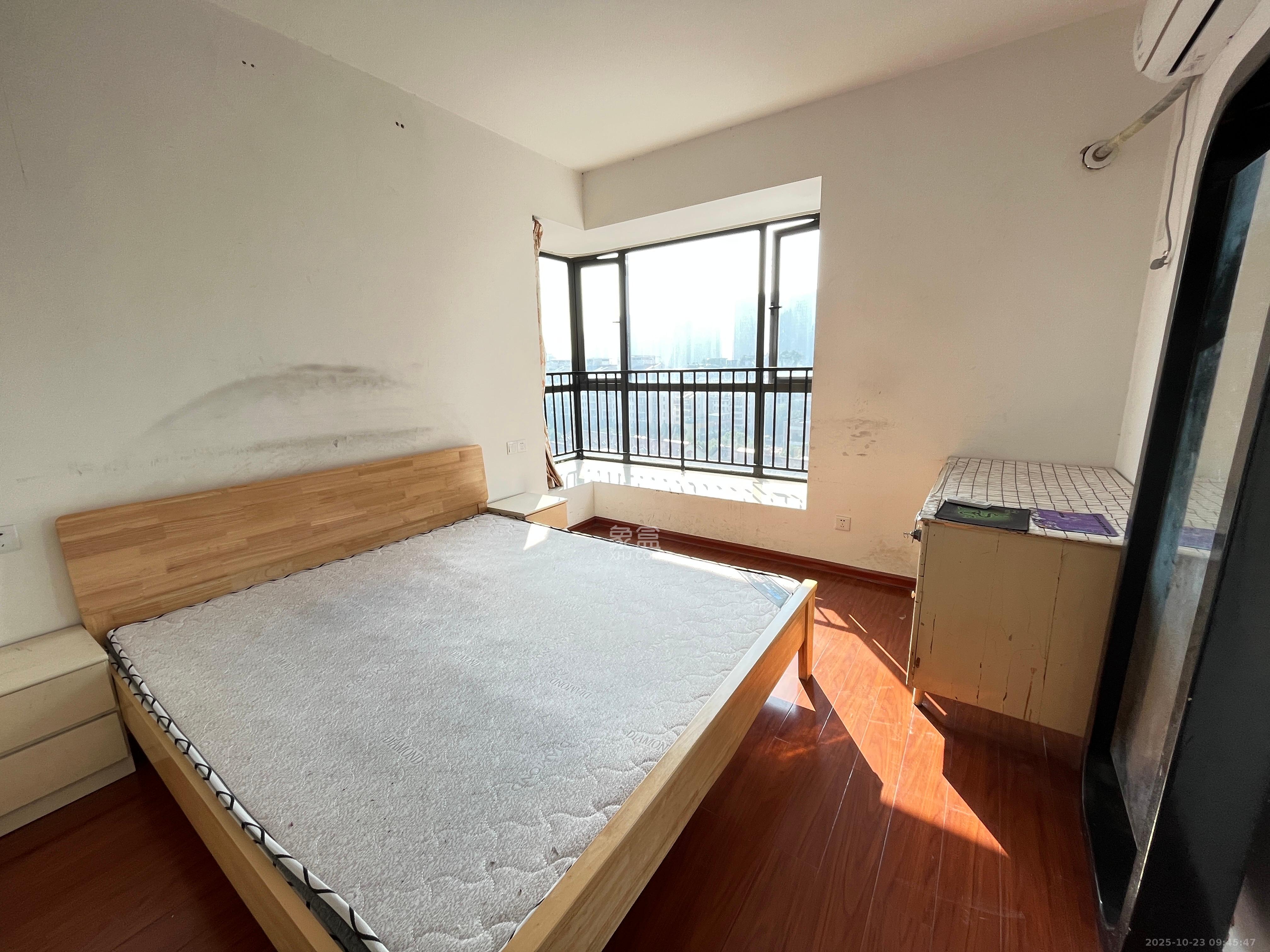 万象凯旋湾  3室2厅1卫    2200.0元/月室内图