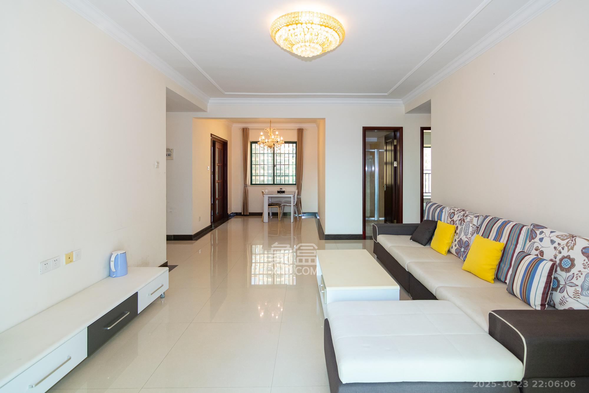 富基世纪公园  3室2厅2卫    83.0万客厅