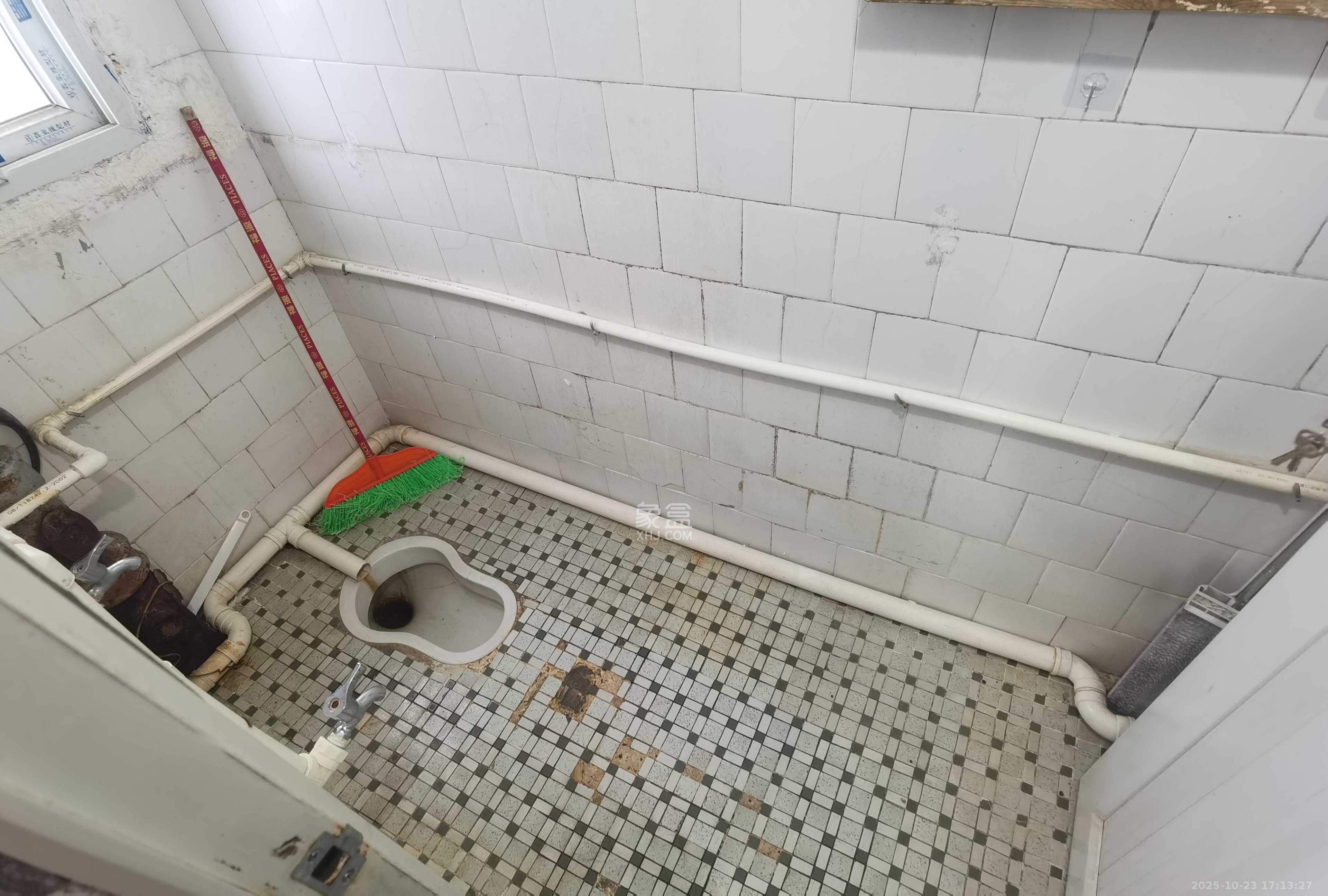 东风路地税局  4室1厅1卫    1500.0元/月室内图