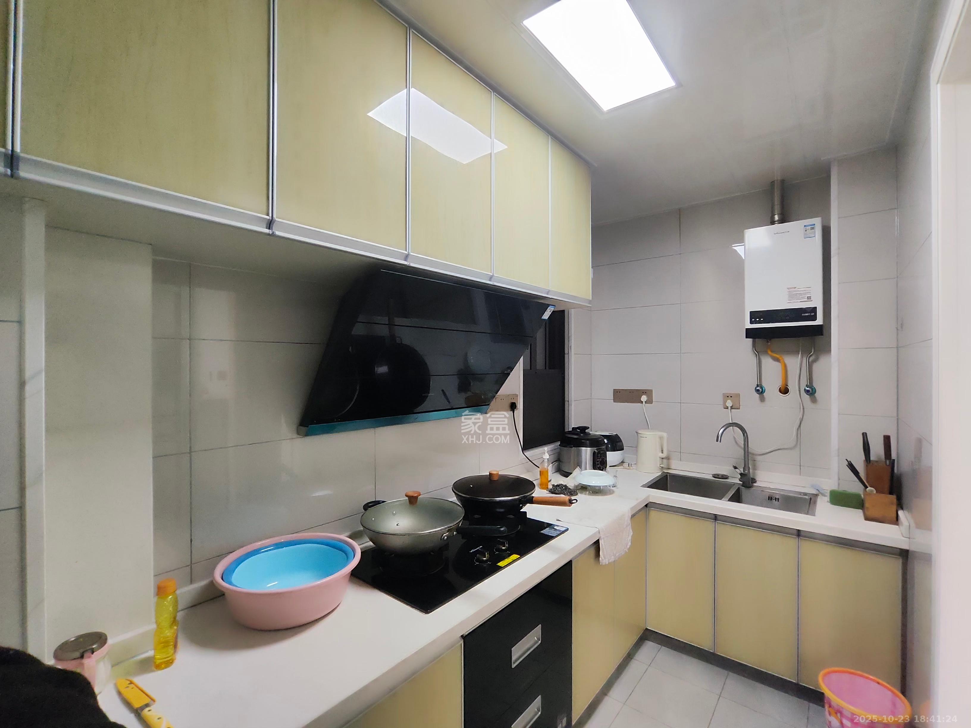 龙湖璟宸原著(龙湖紫宸)  3室2厅2卫    2200.0元/月 龙湖璟宸原著(龙湖紫宸)  3室2厅2卫    2200.0元/月室内图