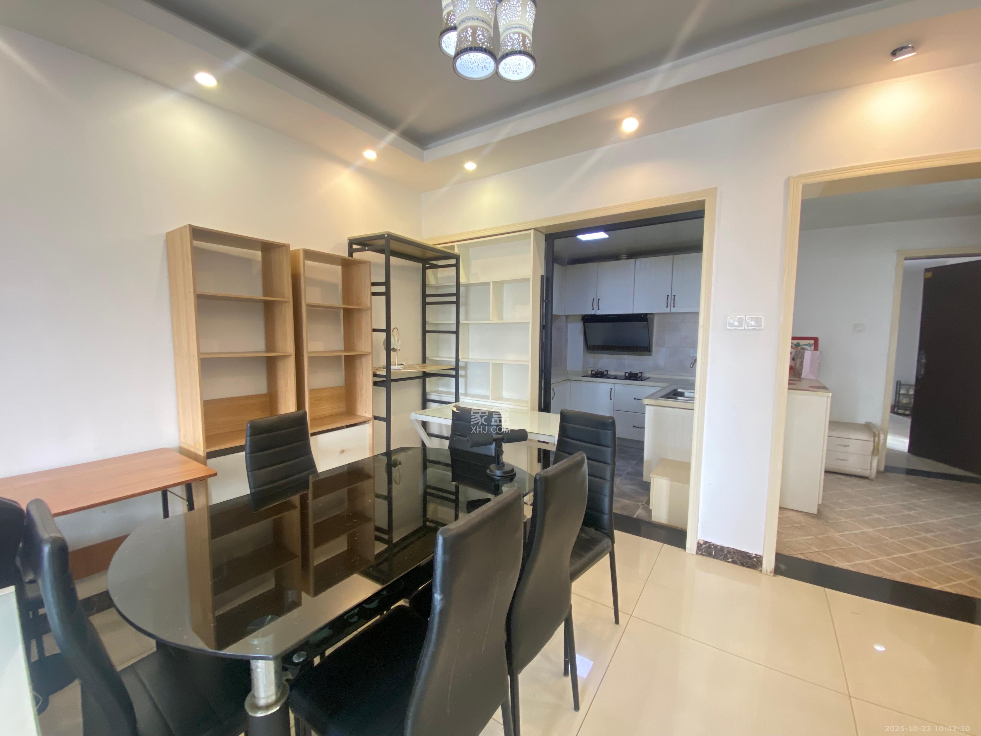 融科檀香山（融科紫檀、香山国际）  2室2厅1卫    2800.0元/月室内图