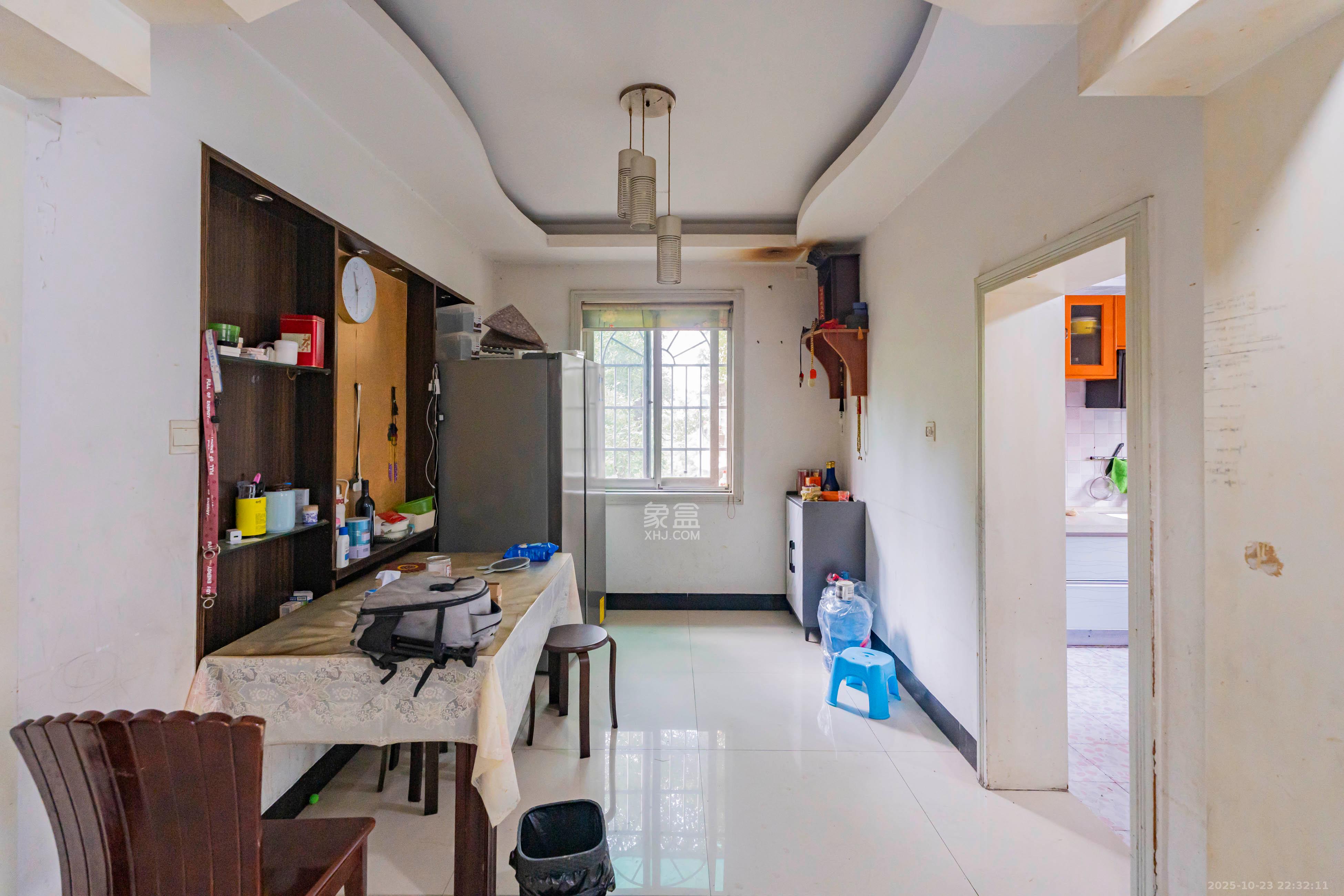 金帆小区  3室2厅1卫    65.0万 金帆小区  3室2厅1卫    65.0万客厅