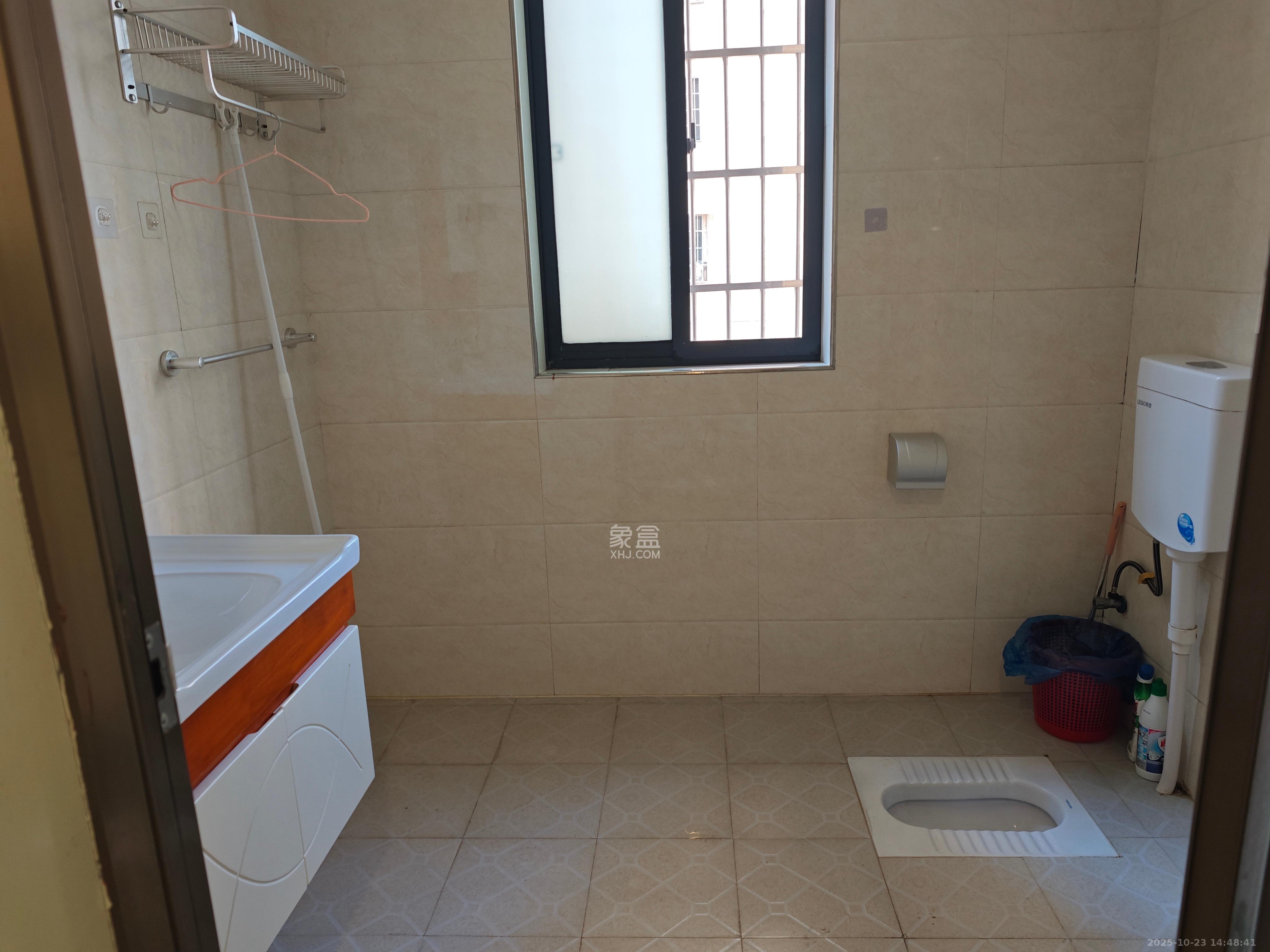 圭塘三小区  1室1厅1卫    1600.0元/月 圭塘三小区  1室1厅1卫    1600.0元/月室内图