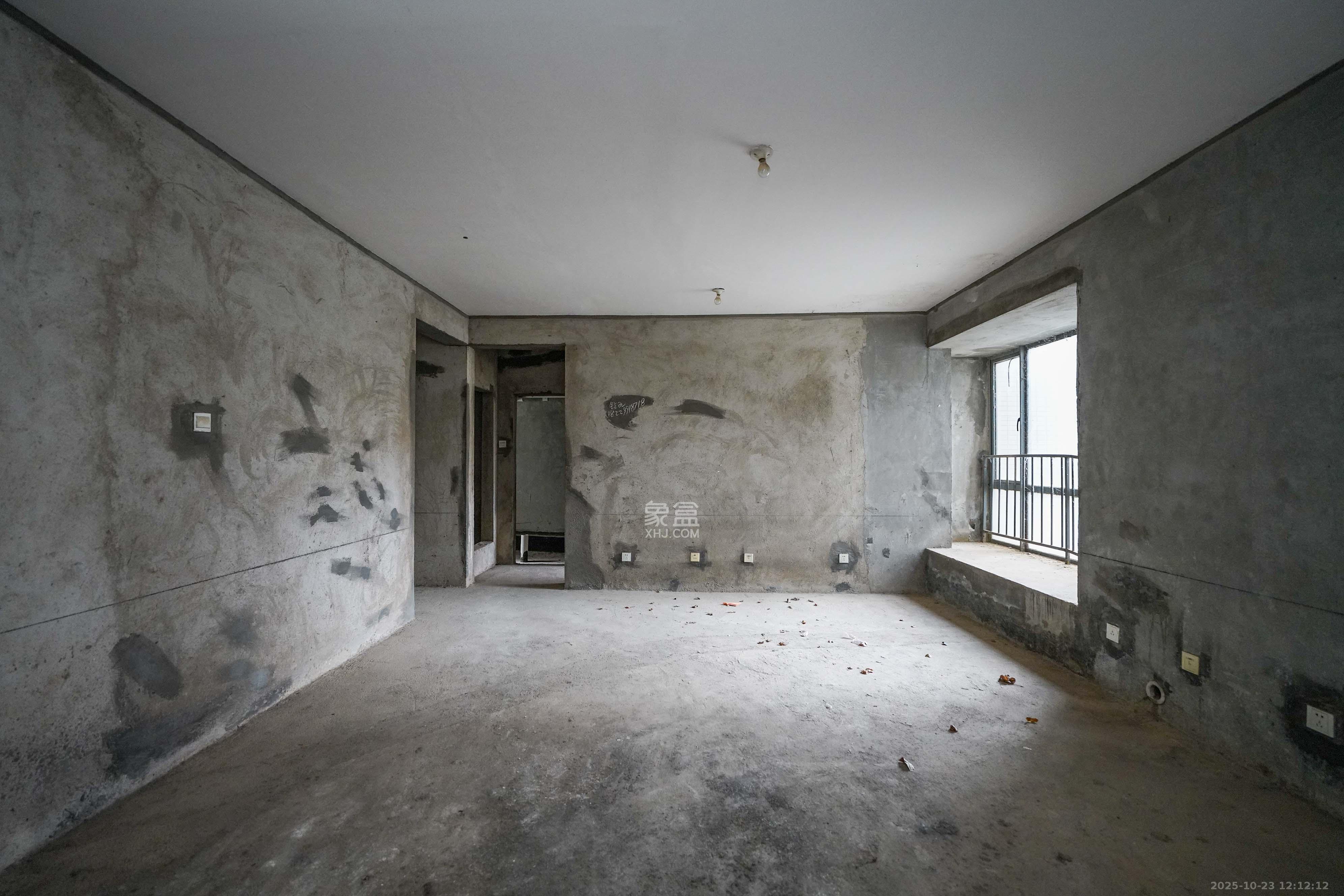 五矿紫湖香醍  3室2厅2卫    70.0万 五矿紫湖香醍  3室2厅2卫    70.0万客厅