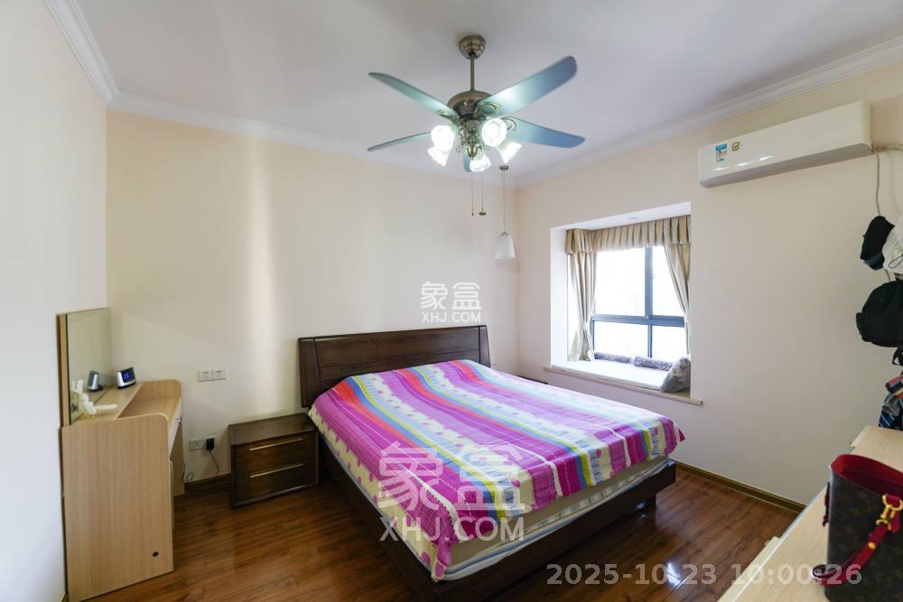 华银天际  3室2厅2卫    2500.0元/月 华银天际  3室2厅2卫    2500.0元/月室内图