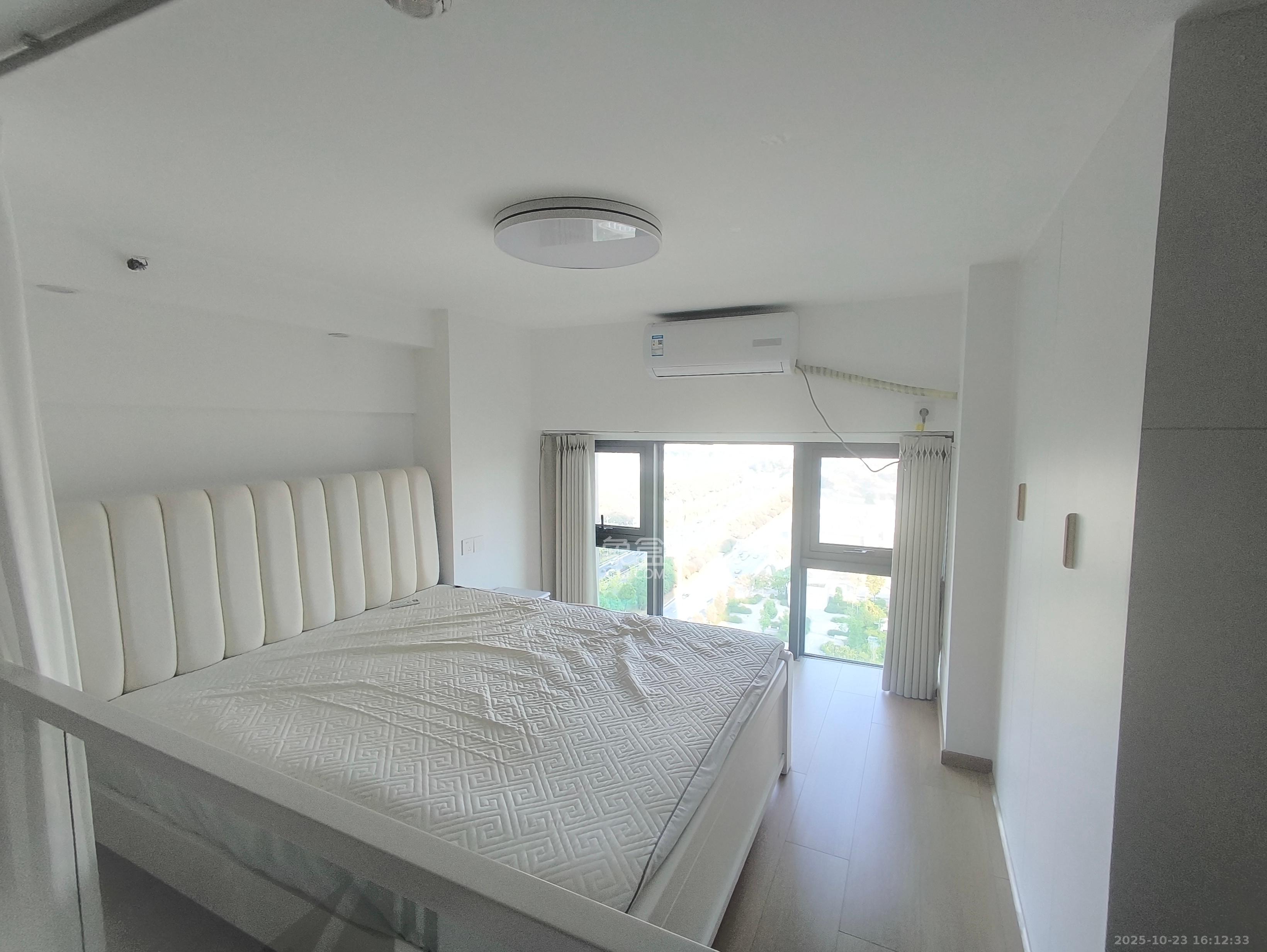 绿地V岛 2室2厅1卫 2300.0元/月 绿地V岛 2室2厅1卫 2300.0元/月室内图