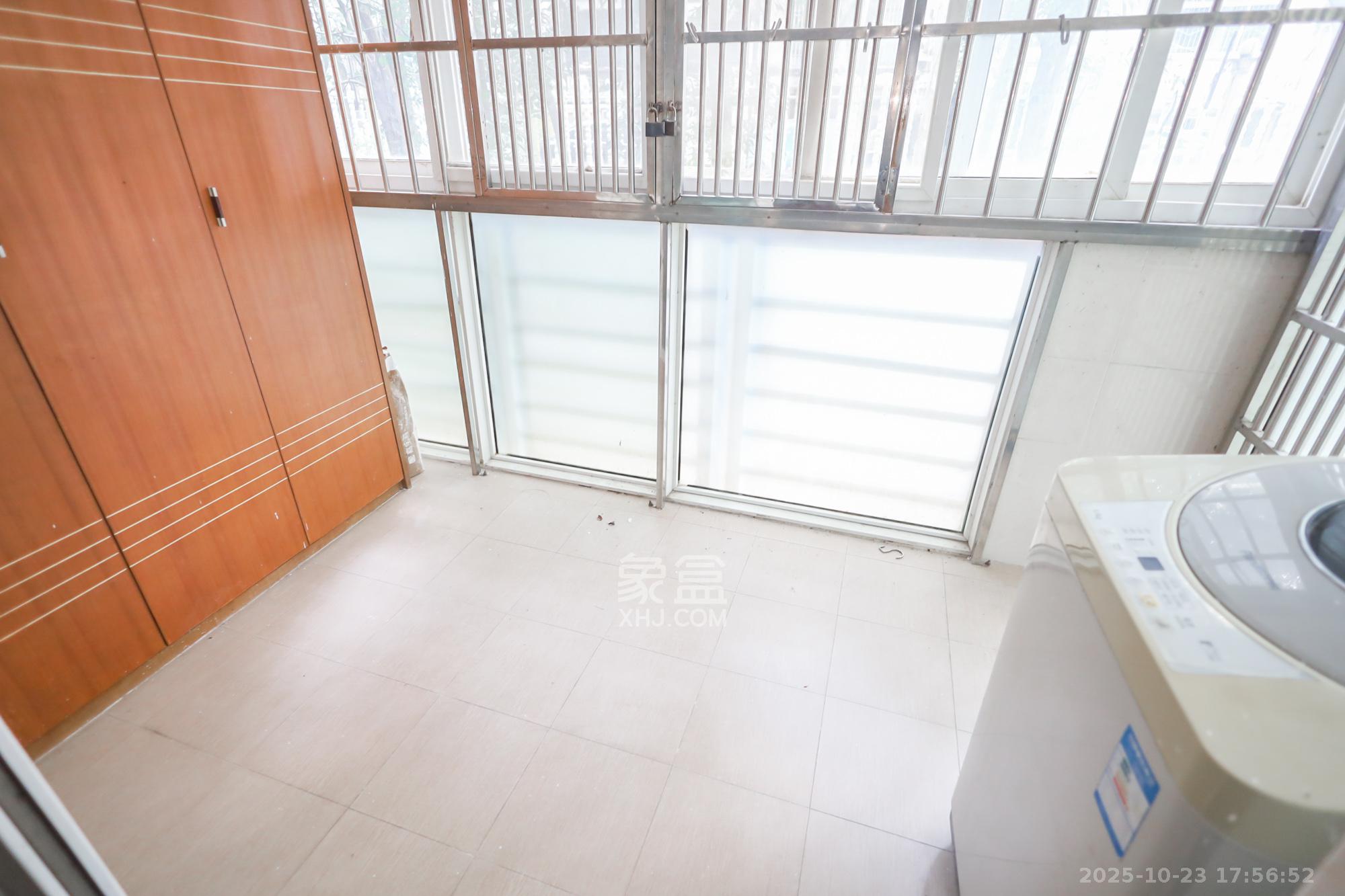 金色山庄  2室2厅1卫    71.8万 金色山庄  2室2厅1卫    71.8万阳台