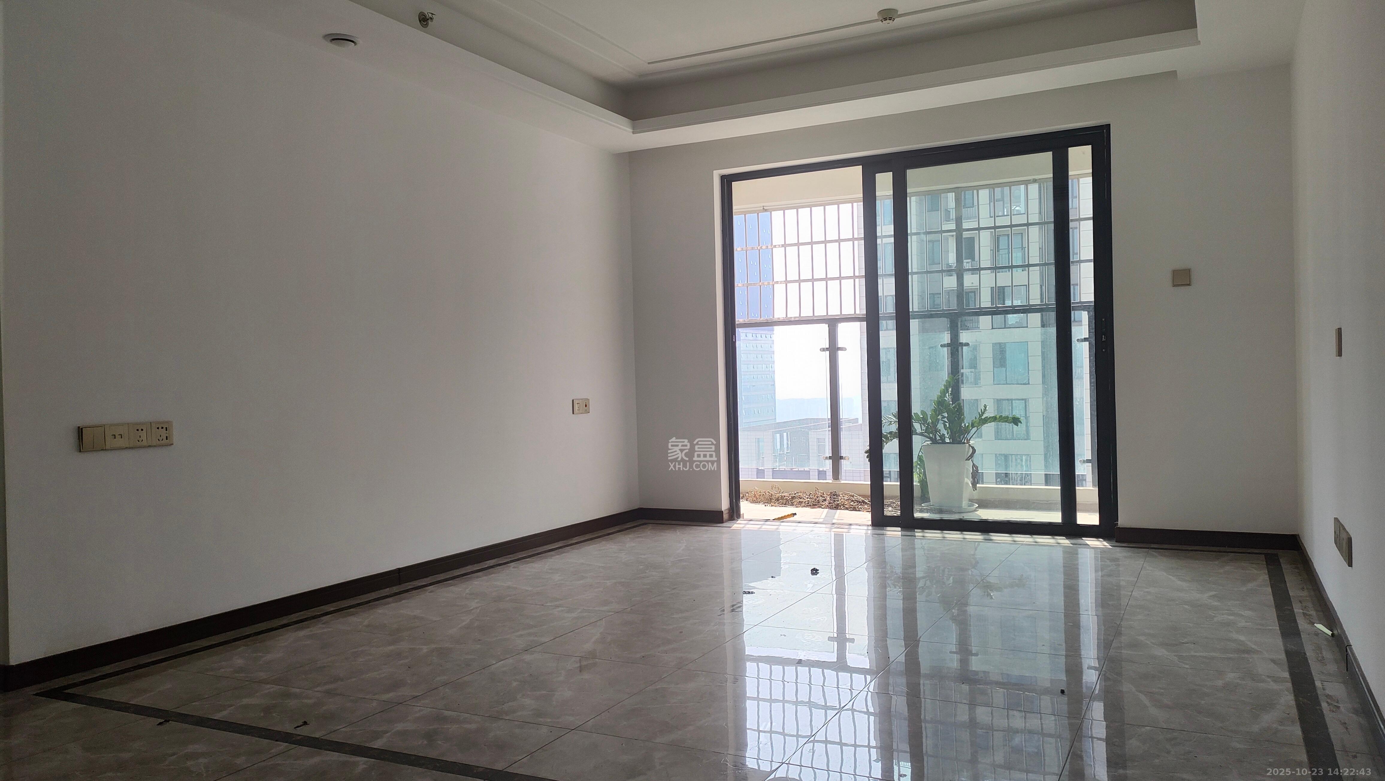 绿地长沙城际空间站(绿地新里佳苑)  4室2厅2卫    3000.0元/月 绿地长沙城际空间站(绿地新里佳苑)  4室2厅2卫    3000.0元/月室内图1