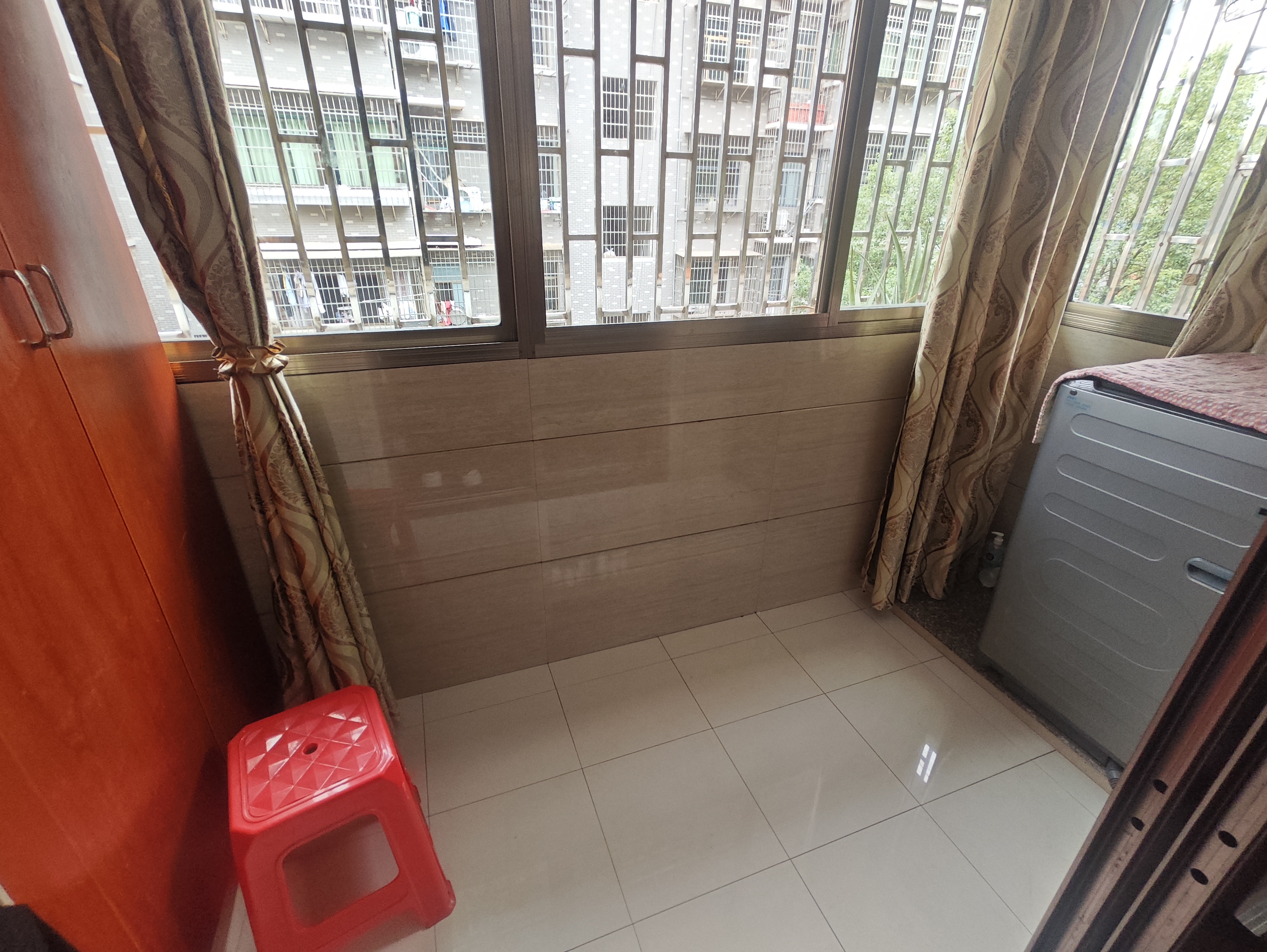 互助小区  3室1厅1卫    1400.0元/月户型图