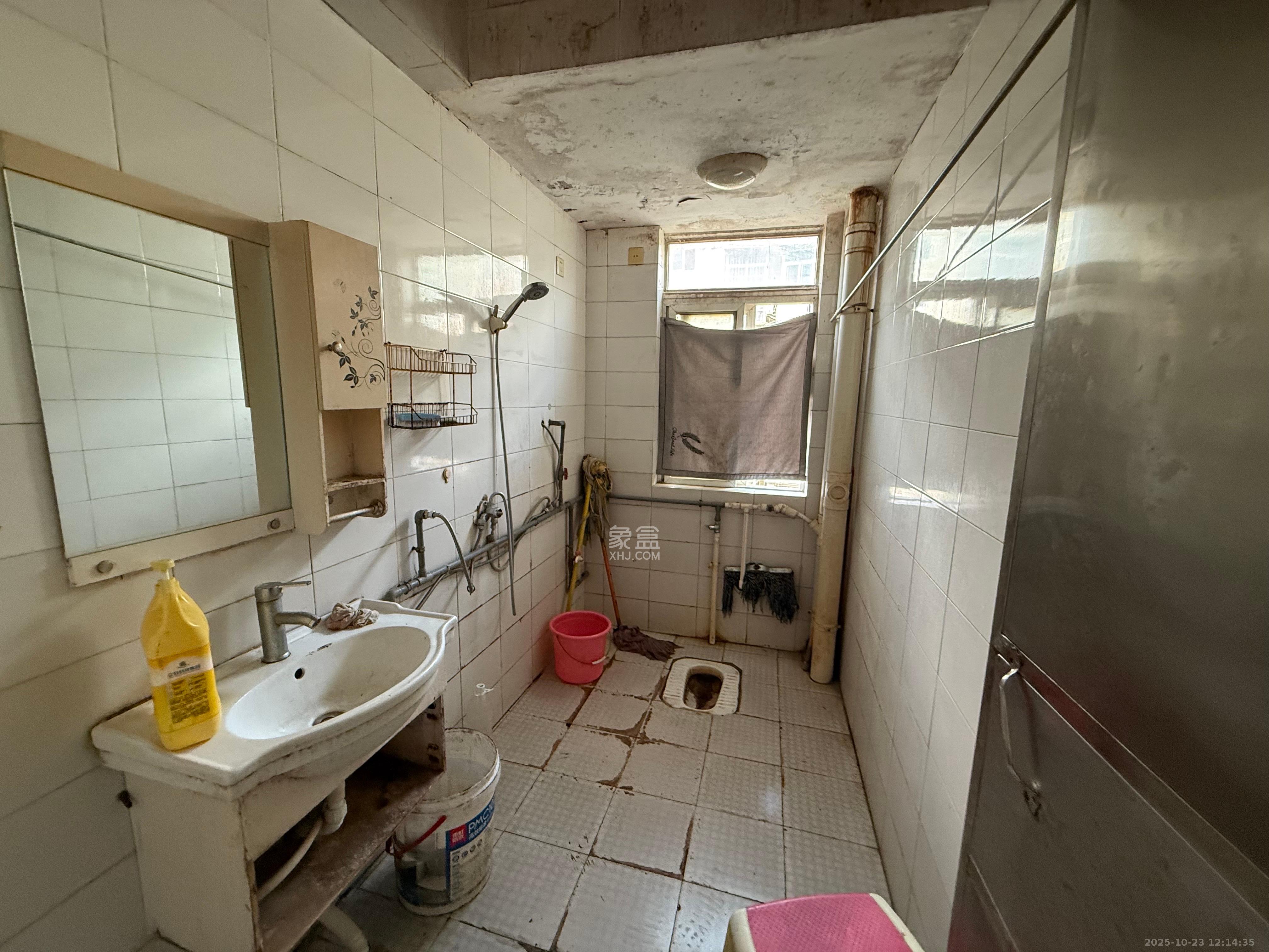 红星农博住宅小区（佳英农博小区）  3室2厅2卫    1600.0元/月室内图