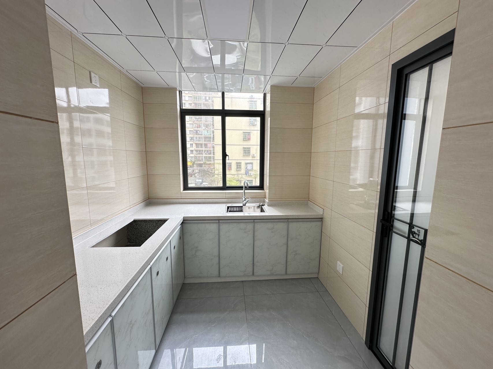 琼建加工厂宿舍(高登西街) 3室2厅2卫 100.0万 琼建加工厂宿舍(高登西街) 3室2厅2卫 100.0万客厅