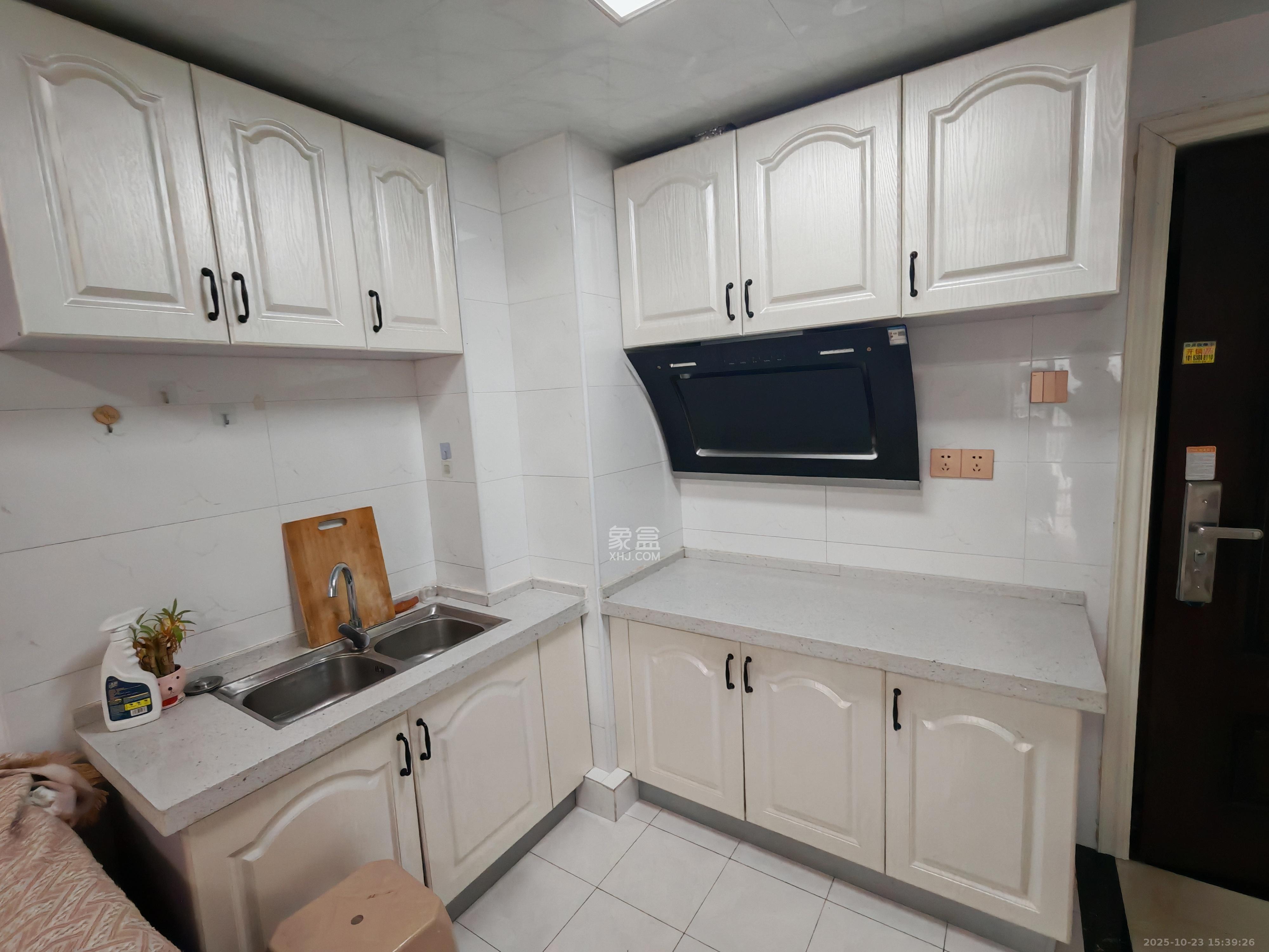 中建芙蓉嘉苑 1室1厅1卫 1300.0元/月 中建芙蓉嘉苑 1室1厅1卫 1300.0元/月室内图