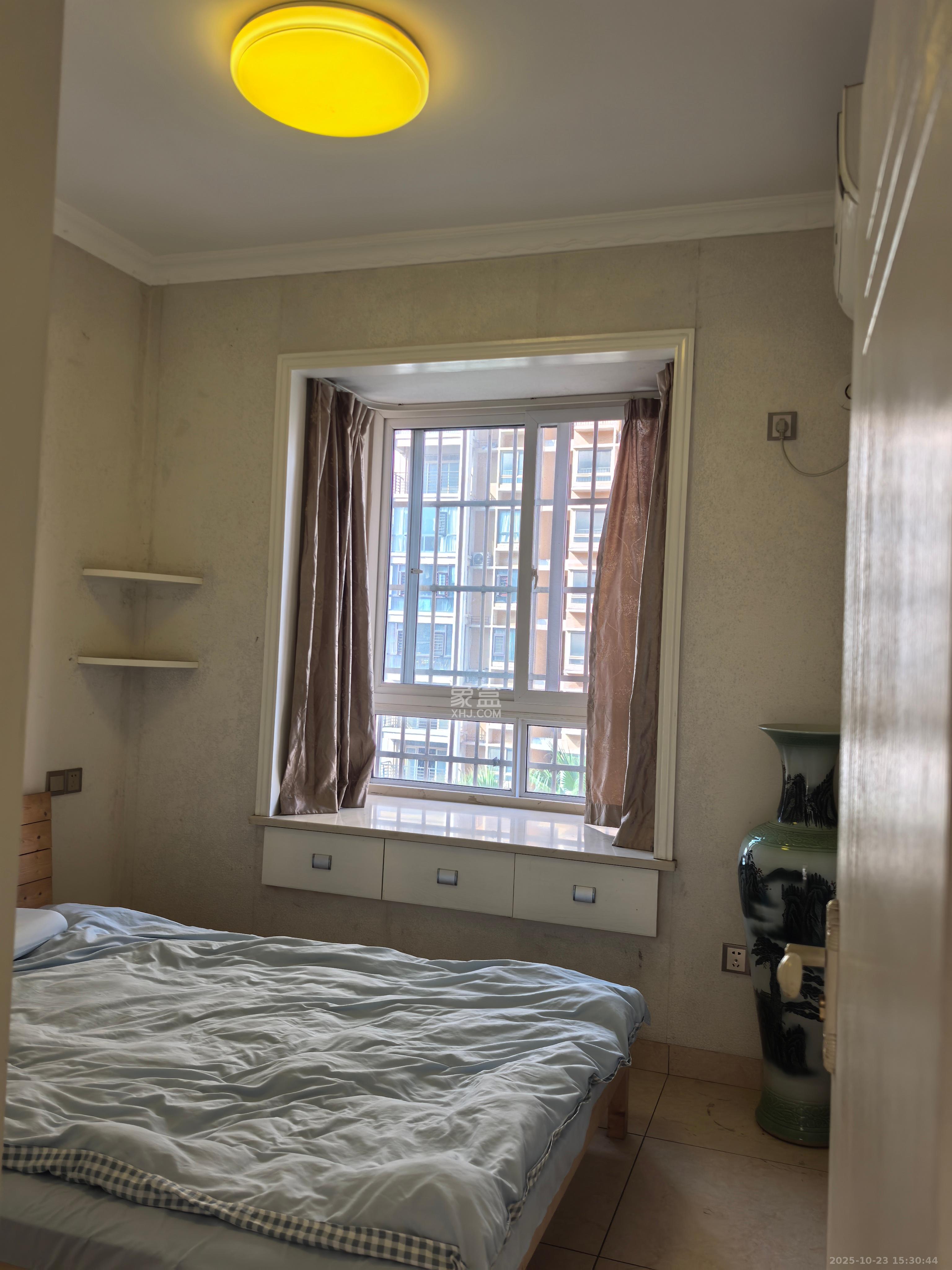 圣力华苑  4室2厅2卫    2000.0元/月室内图