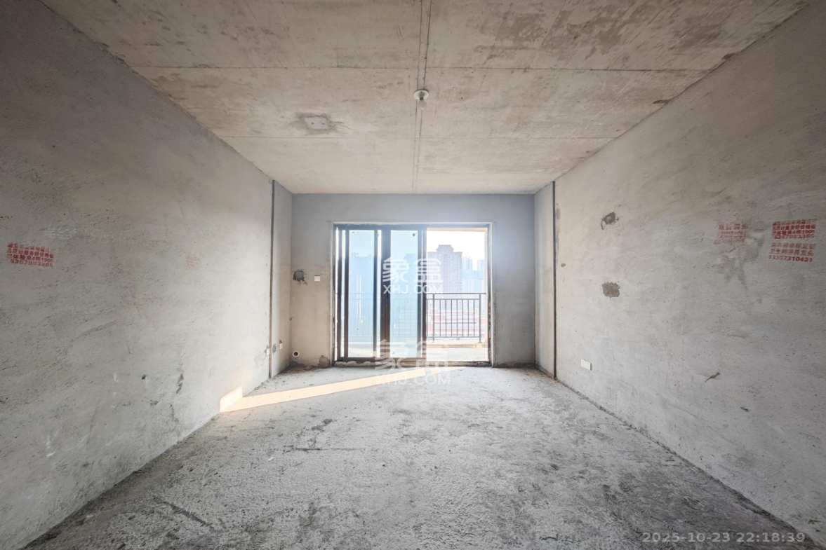 云开壹品樾玺 3室2厅2卫 87.0万 云开壹品樾玺 3室2厅2卫 87.0万客厅