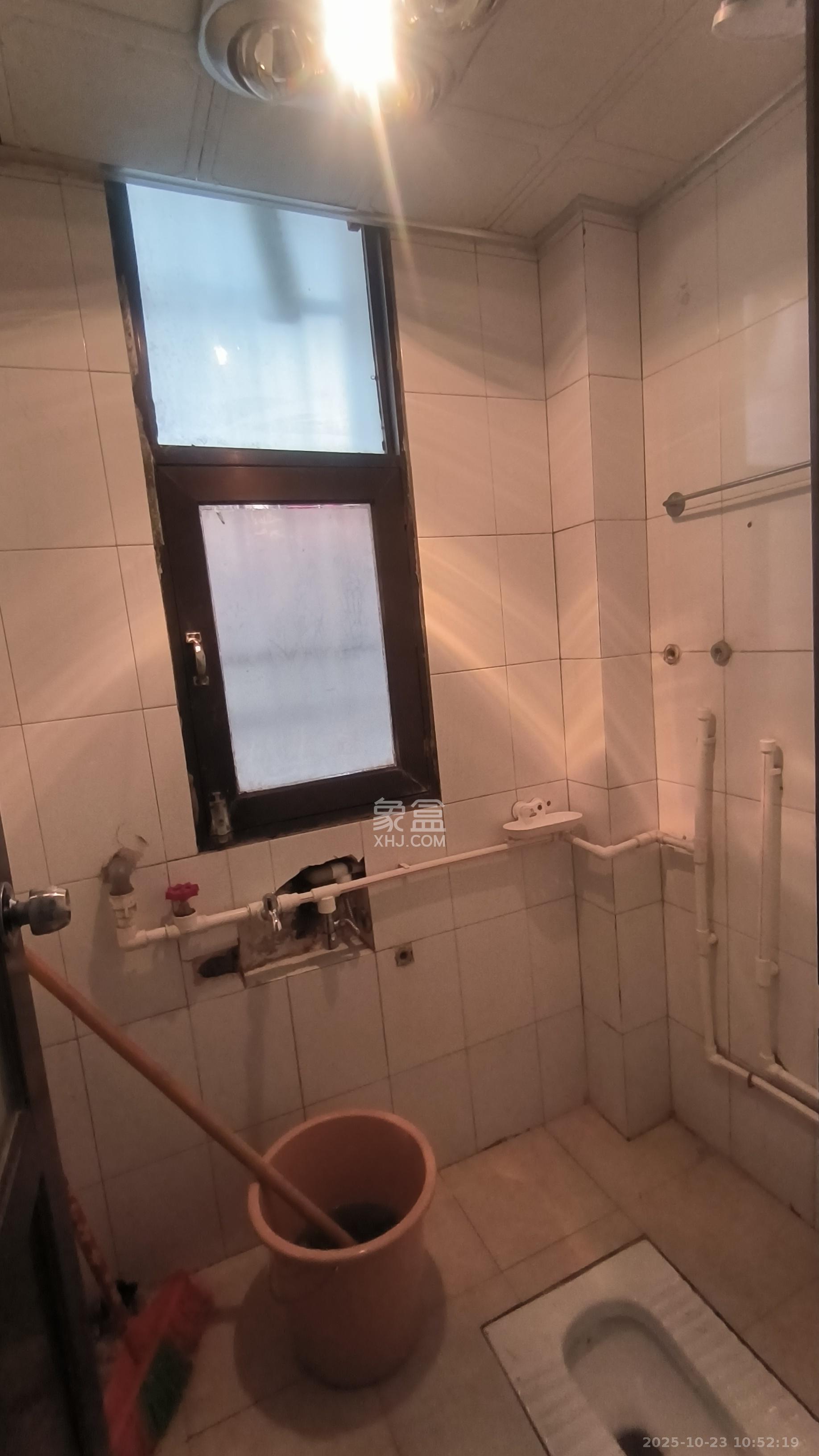 红旗区四片  3室2厅1卫    2200.0元/月室内图