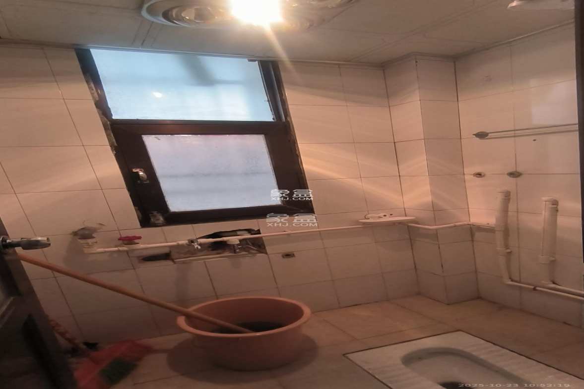 红旗区四片 3室2厅1卫 2200.0元/月 红旗区四片 3室2厅1卫 2200.0元/月室内图