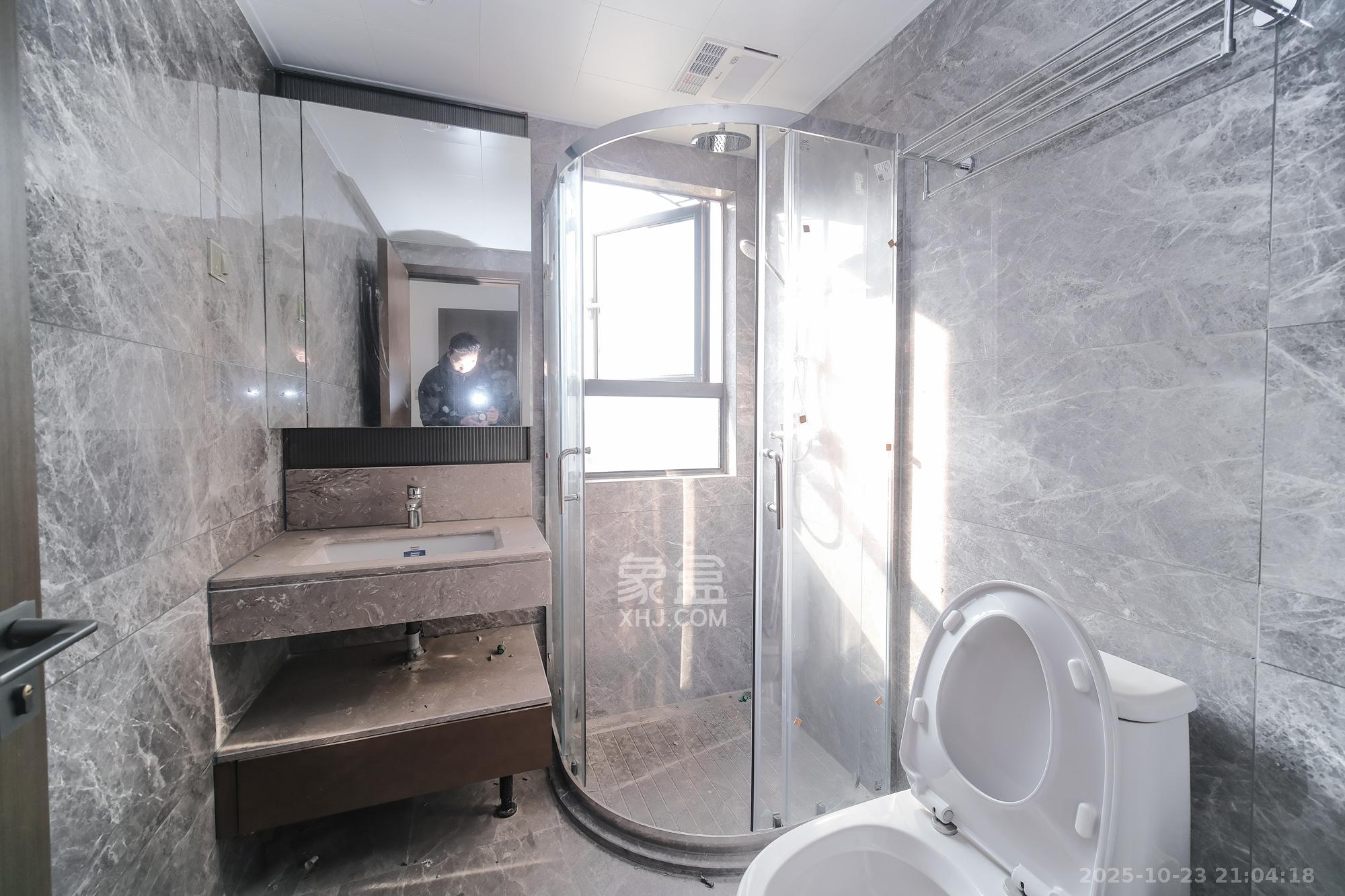 荣盛城  3室2厅2卫    84.8万卫生间