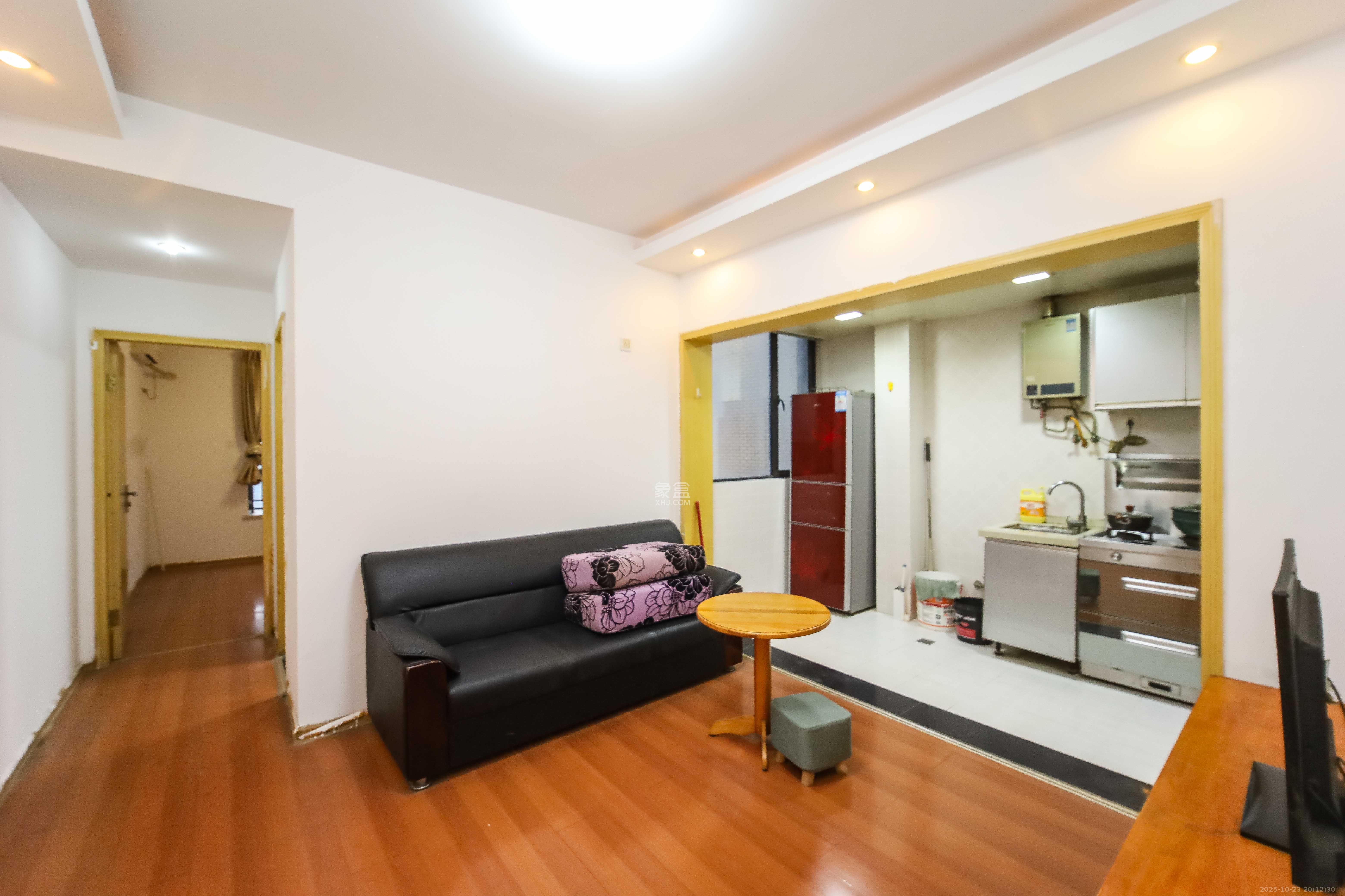 上东辛顿公寓  1室1厅1卫    28.0万客厅