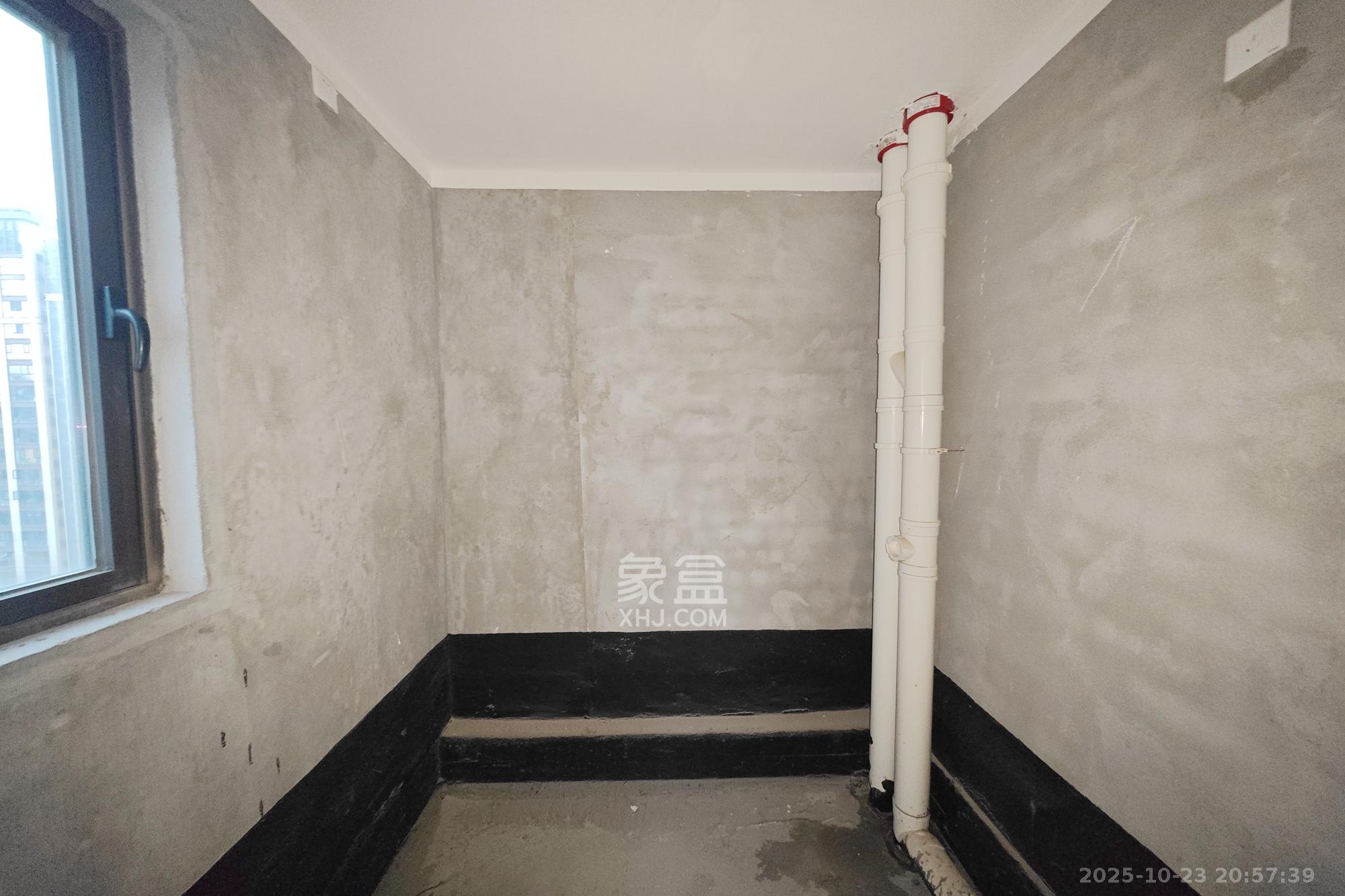 保利大都汇四期  5室2厅2卫    168.0万厨房