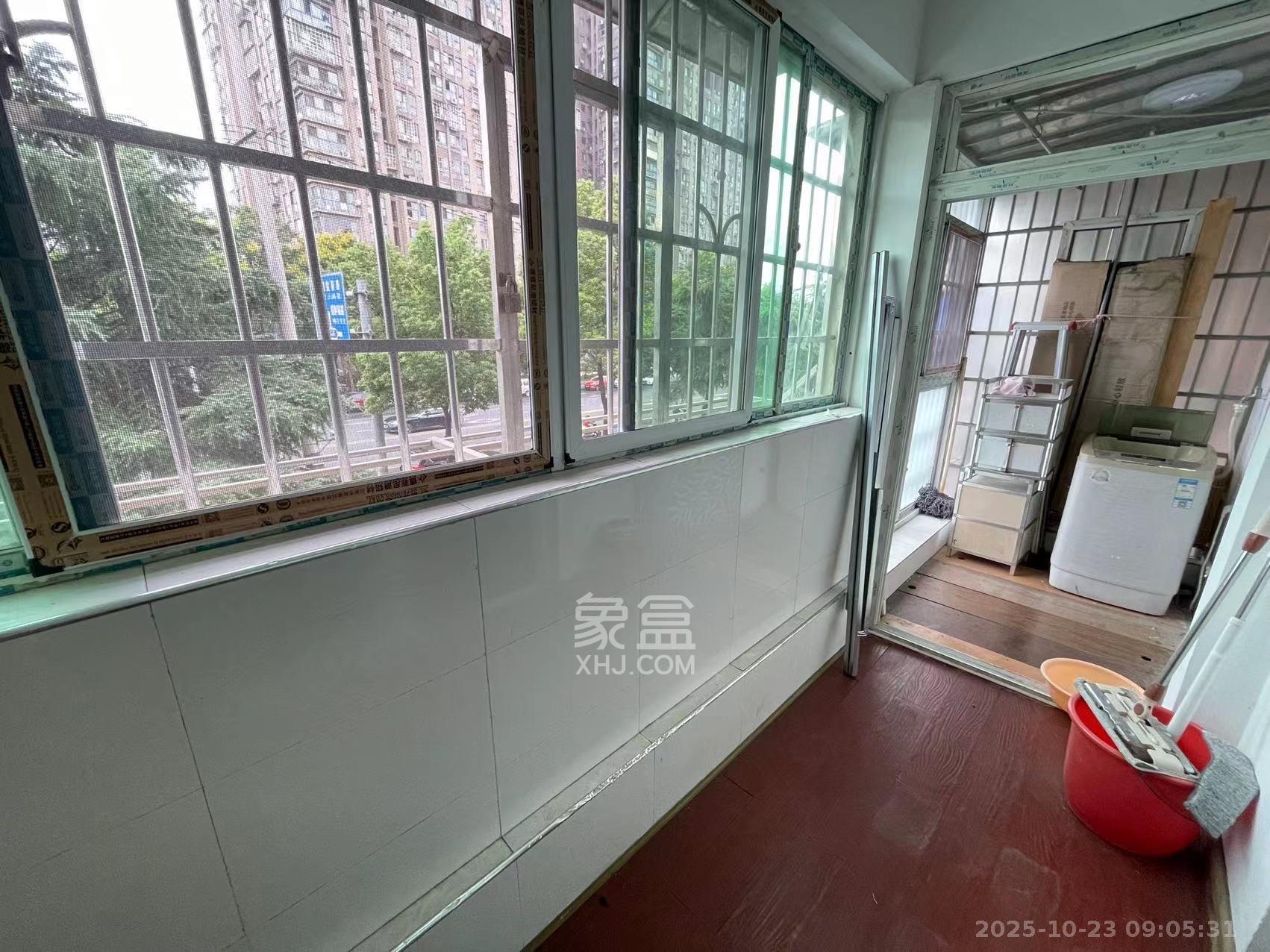 江南公寓  1室1厅1卫    1500.0元/月室内图