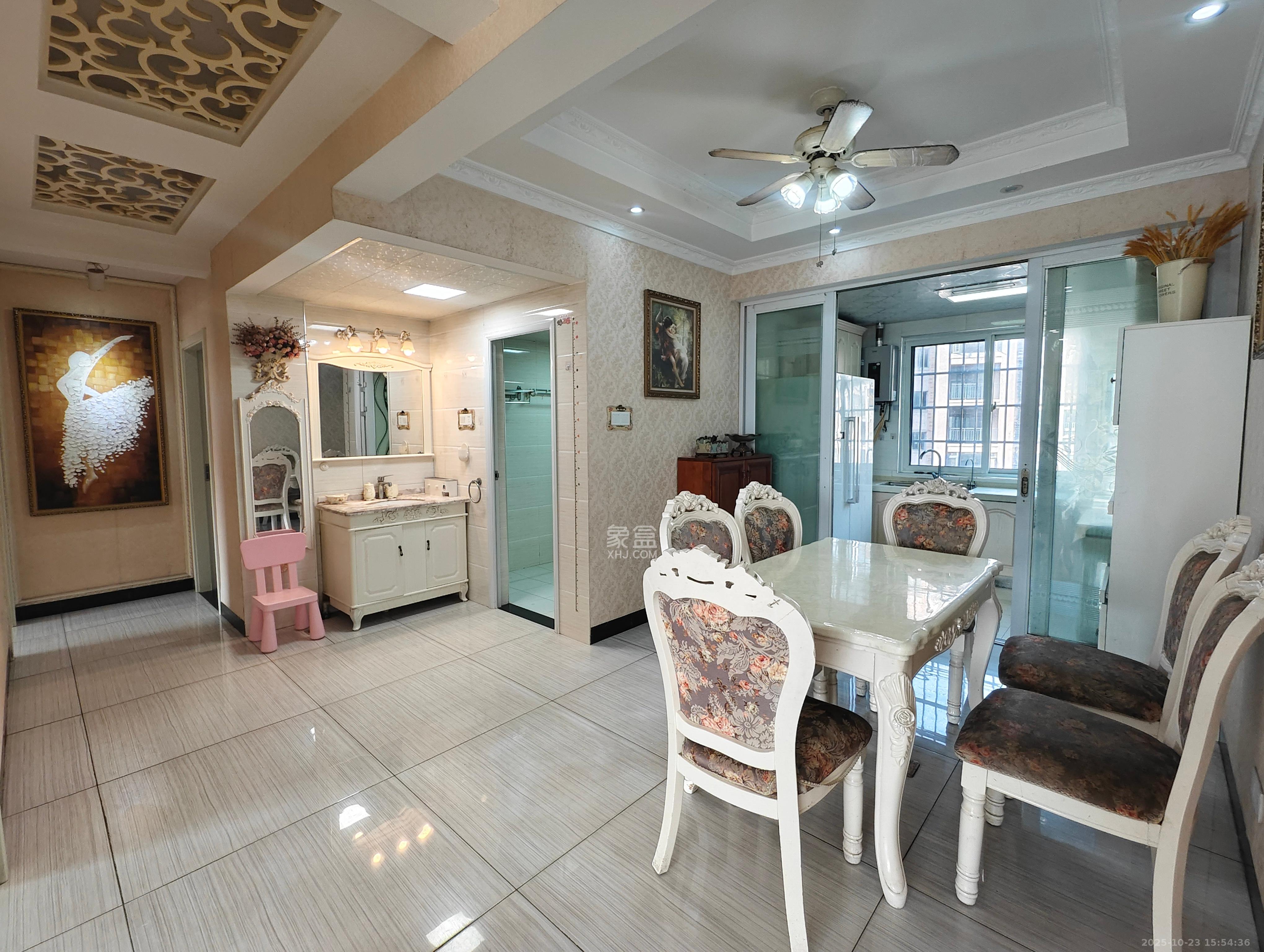 山水湾 3室2厅2卫 2300.0元/月 山水湾 3室2厅2卫 2300.0元/月室内图