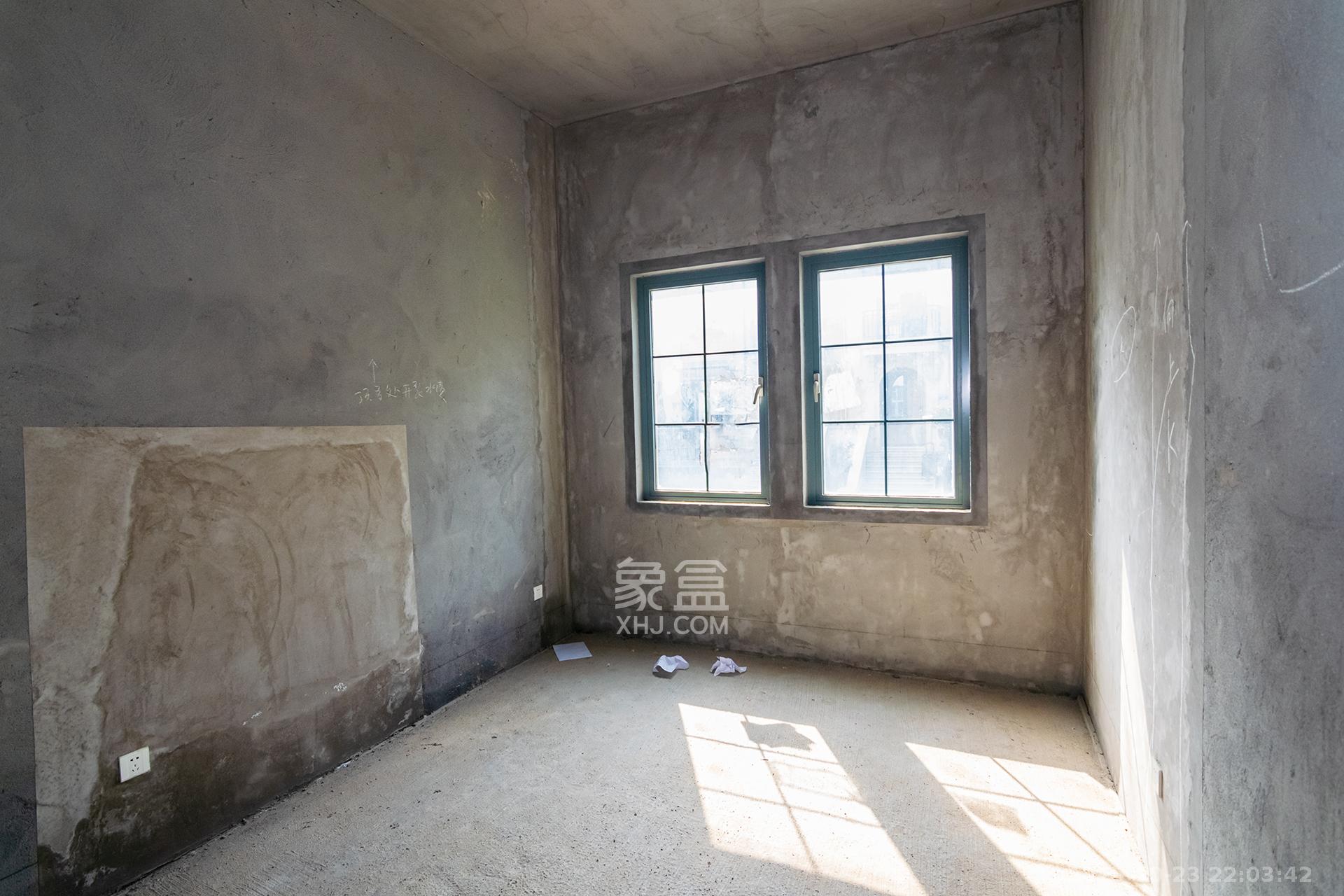 中粮北纬28°别墅  6室2厅4卫    528.0万卧室