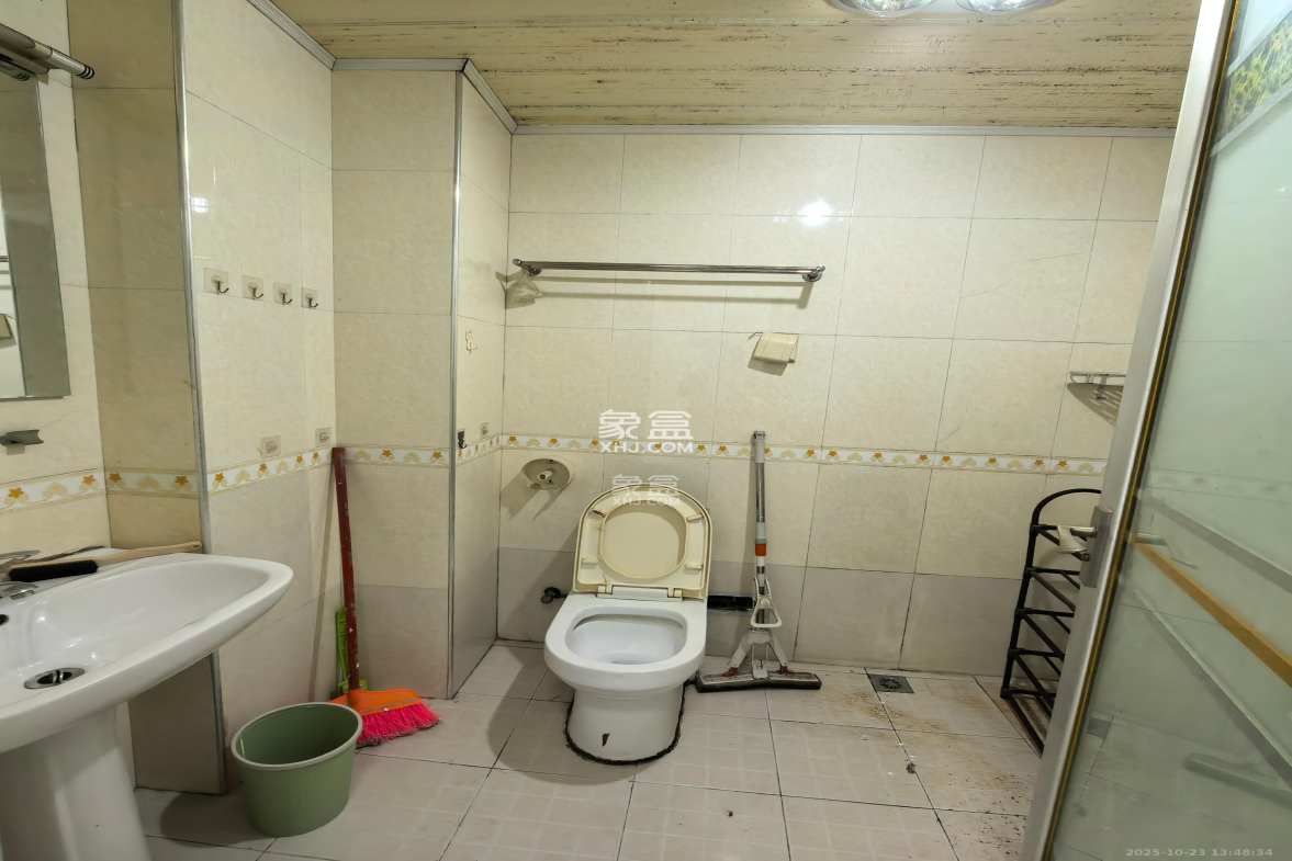 名富公寓  2室1厅1卫    2200.0元/月 名富公寓  2室1厅1卫    2200.0元/月室内图