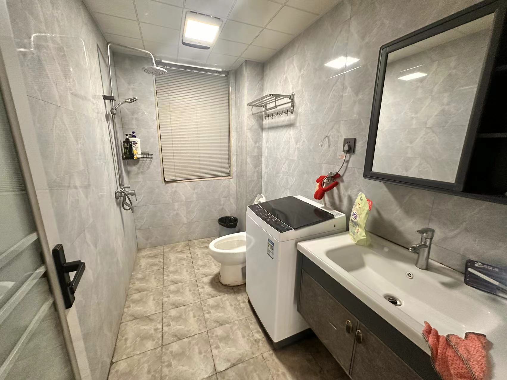 万恒白金汉宫  3室2厅2卫    2500.0元/月室内图