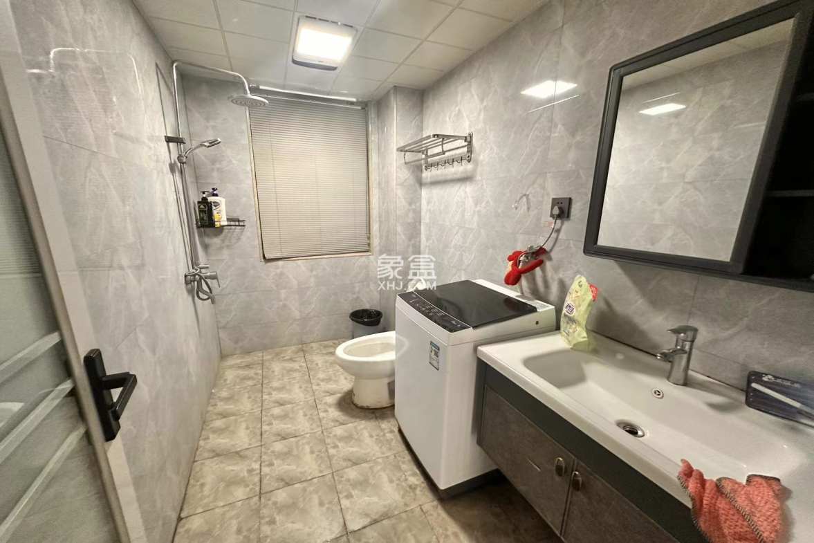 万恒白金汉宫 3室2厅2卫 2500.0元/月 万恒白金汉宫 3室2厅2卫 2500.0元/月室内图